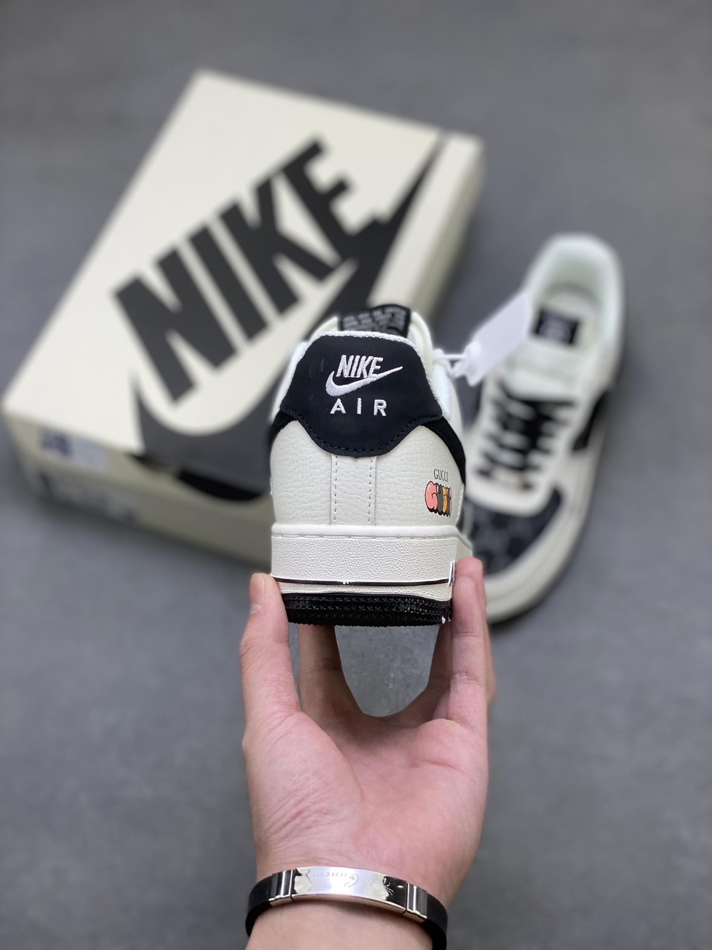 Nike Air Force 1 '07 Low Black and White Designer Sneakers for Men and Women 5 i1756486838497 114 0 3
