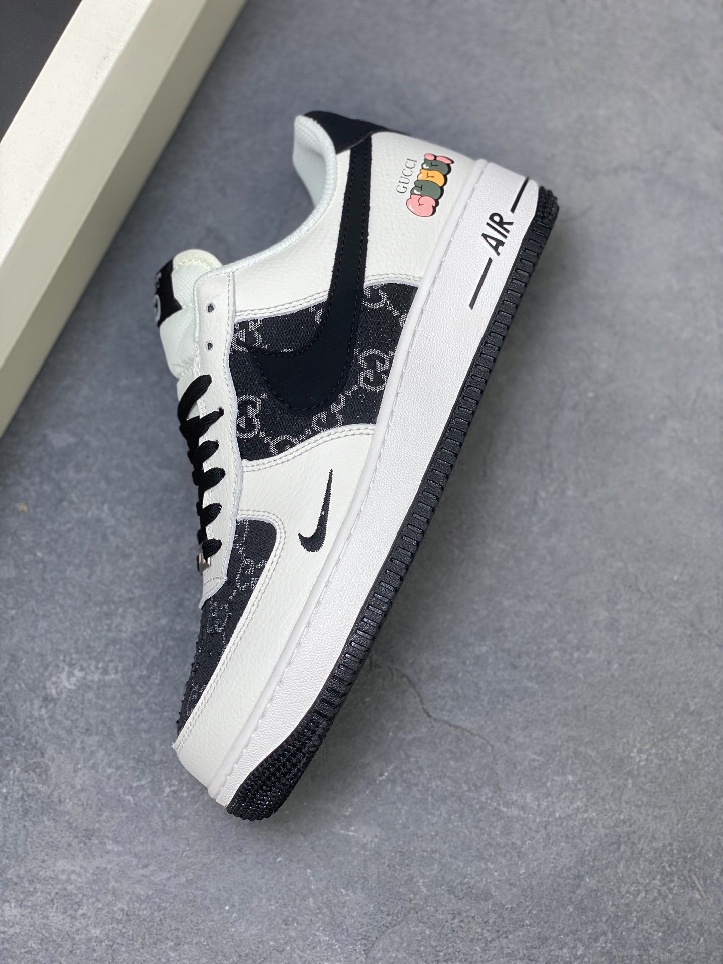 Nike Air Force 1 '07 Low Black and White Designer Sneakers for Men and Women 8 i1756486842931 2614 0 6