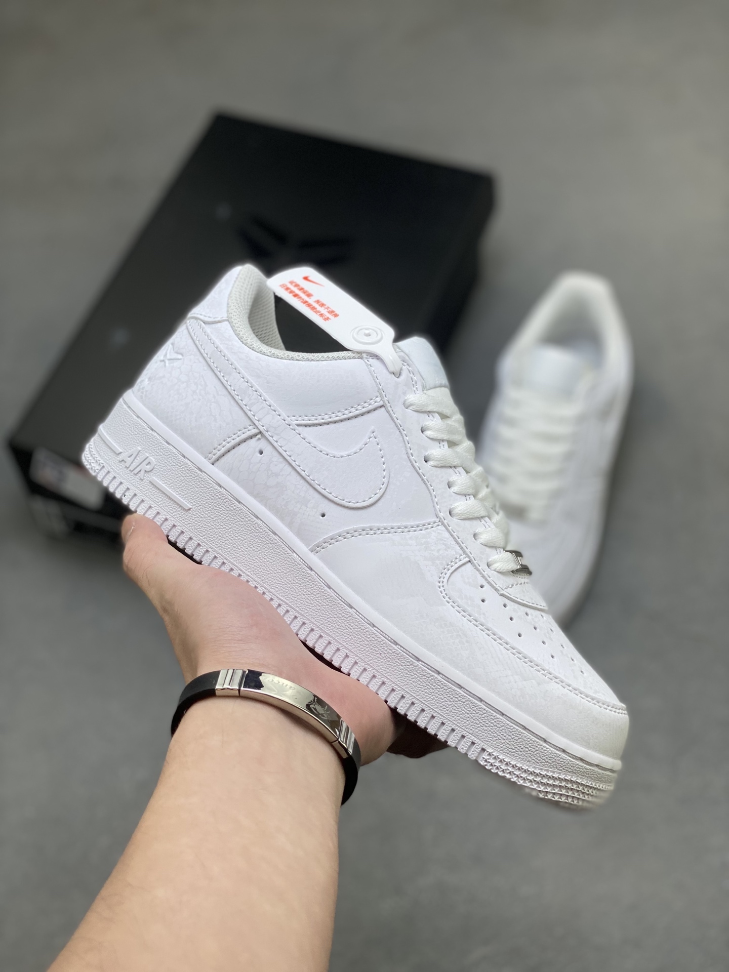 Nike Air Force 1 '07 Low White Sneakers: Premium Comfort and Style 2 i1756486922226 1272 0 0