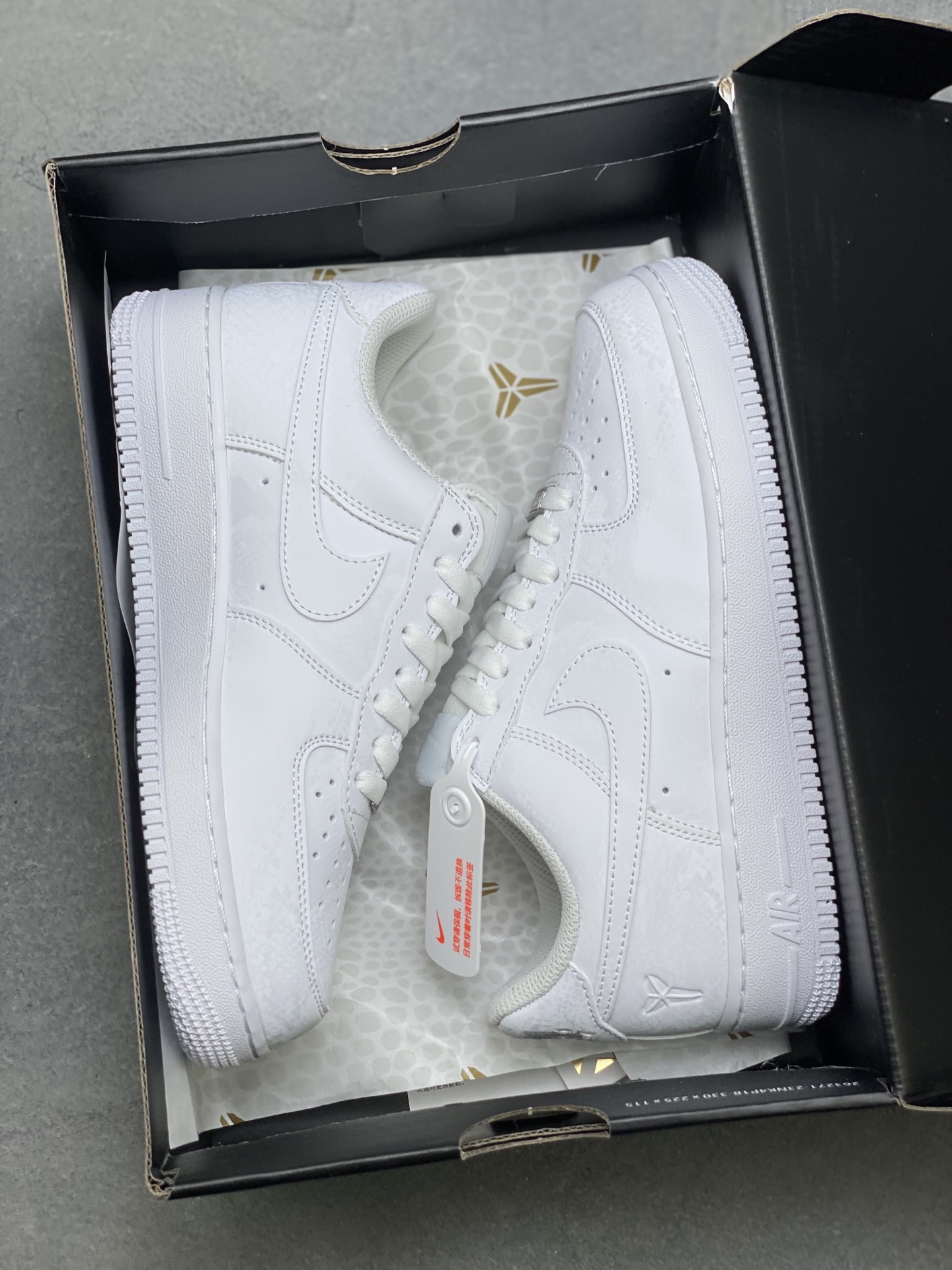 Nike Air Force 1 '07 Low White Sneakers: Premium Comfort and Style 10 i1756486923604 7012 0 8