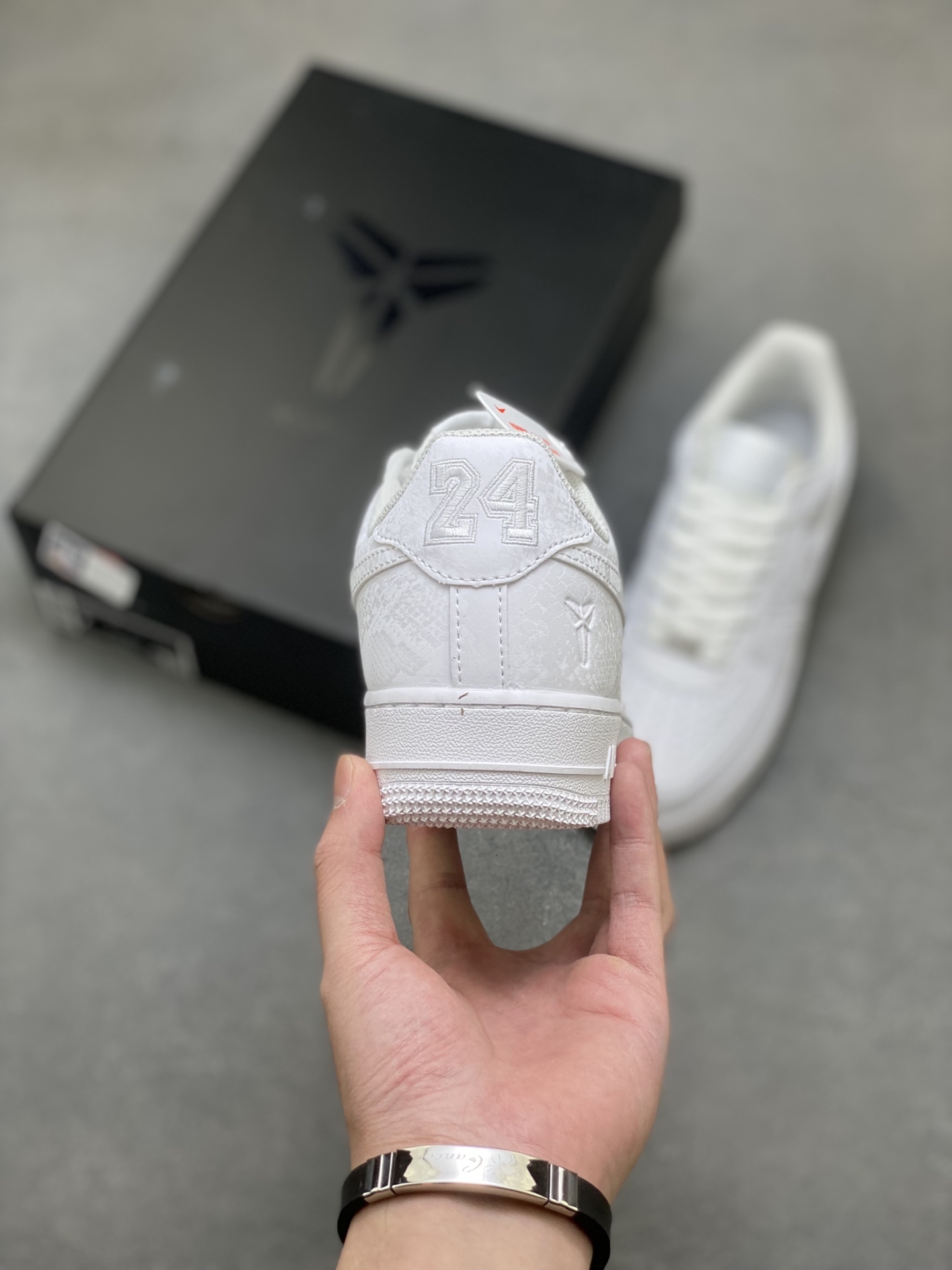 Nike Air Force 1 '07 Low White Sneakers: Premium Comfort and Style 5 i1756486924042 3594 0 3