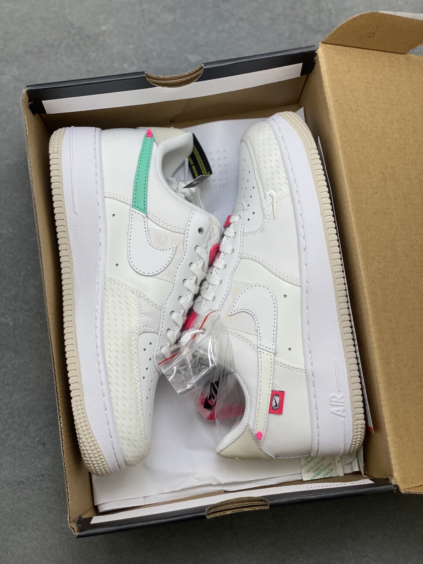 Nike Air Force 1 '07 Low: Limited Edition Sneakers for Style & Comfort 10 i1756571132216 1576 0 8