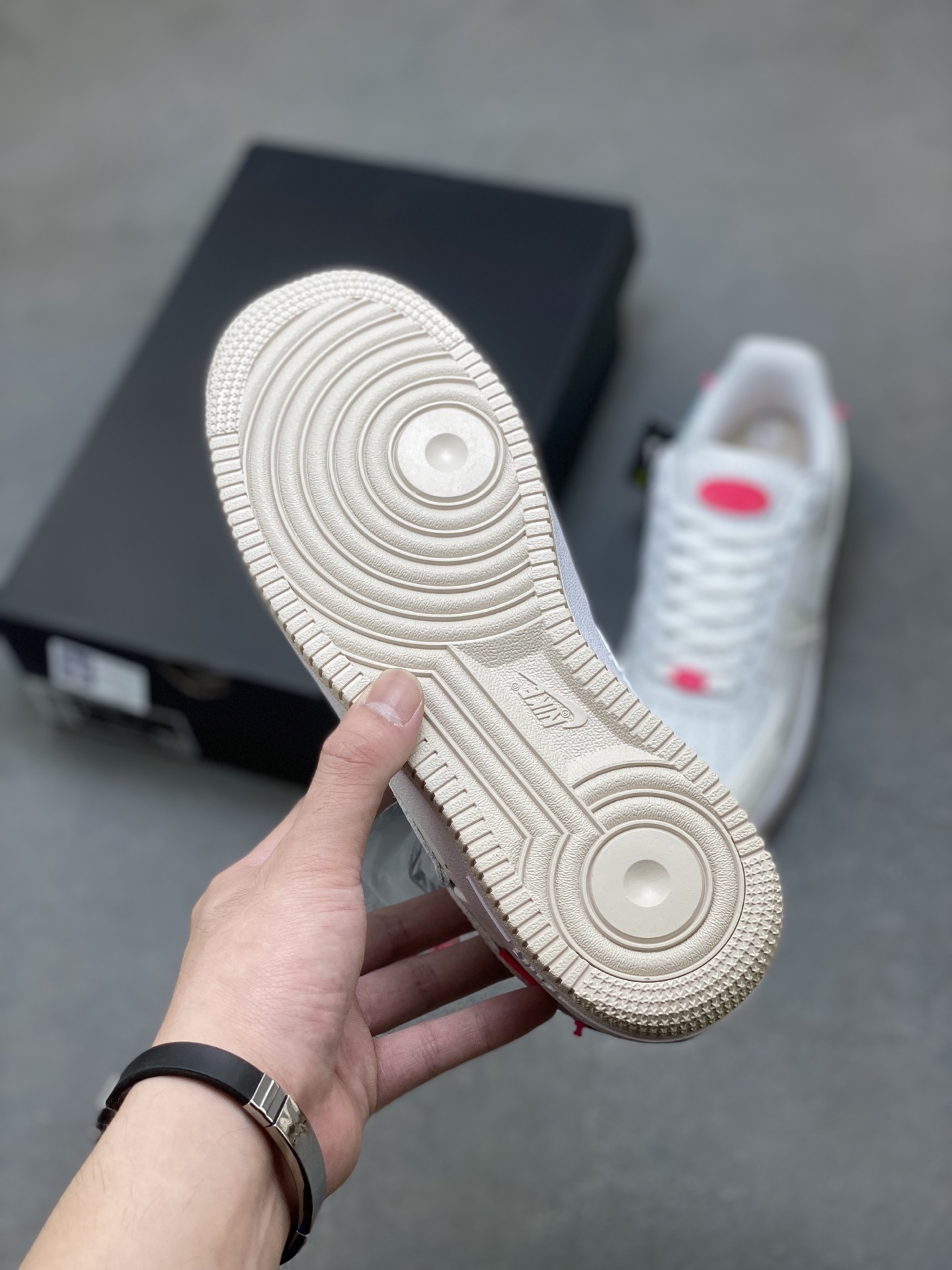 Nike Air Force 1 '07 Low: Limited Edition Sneakers for Style & Comfort 7 i1756571140935 40 0 5