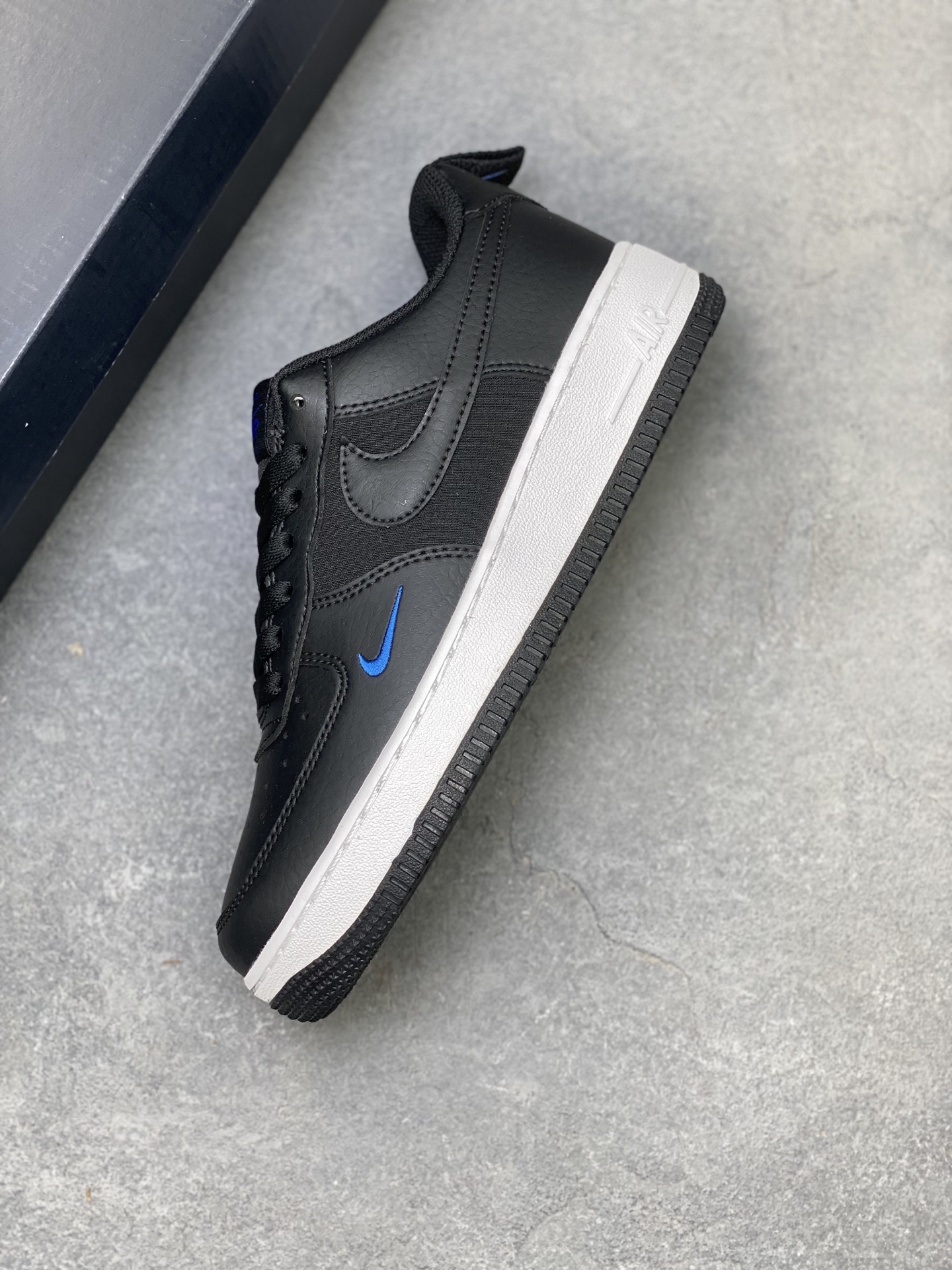 Nike Air Force 1 '07 Low Black/Blue Stitching Men's Sneakers FZ4625-001 8 i1756571290361 5936 0 6
