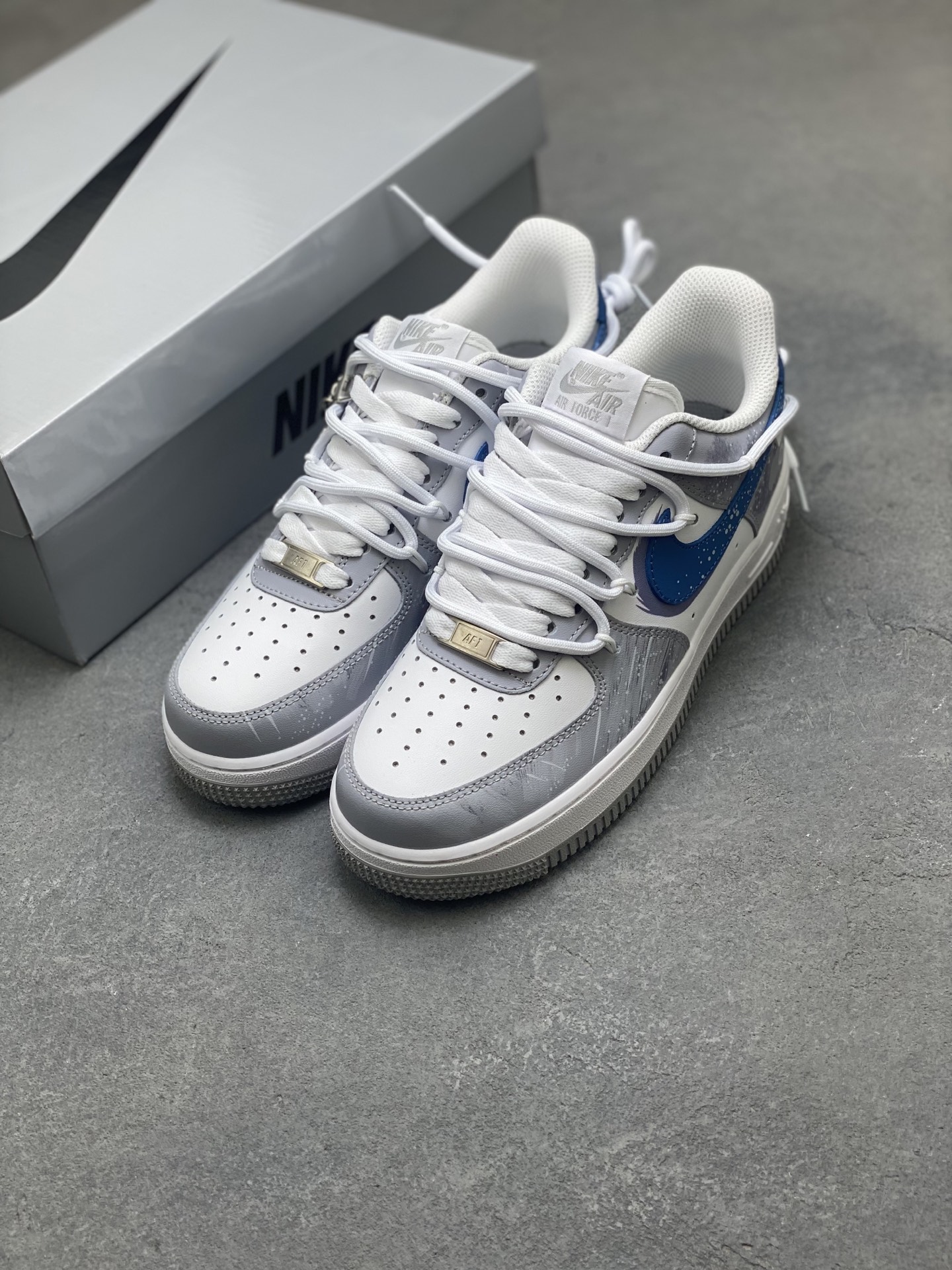 Nike Air Force 1 '07 Low White/Blue Limited Edition Sneakers 9 i1756656460034 405 0 7
