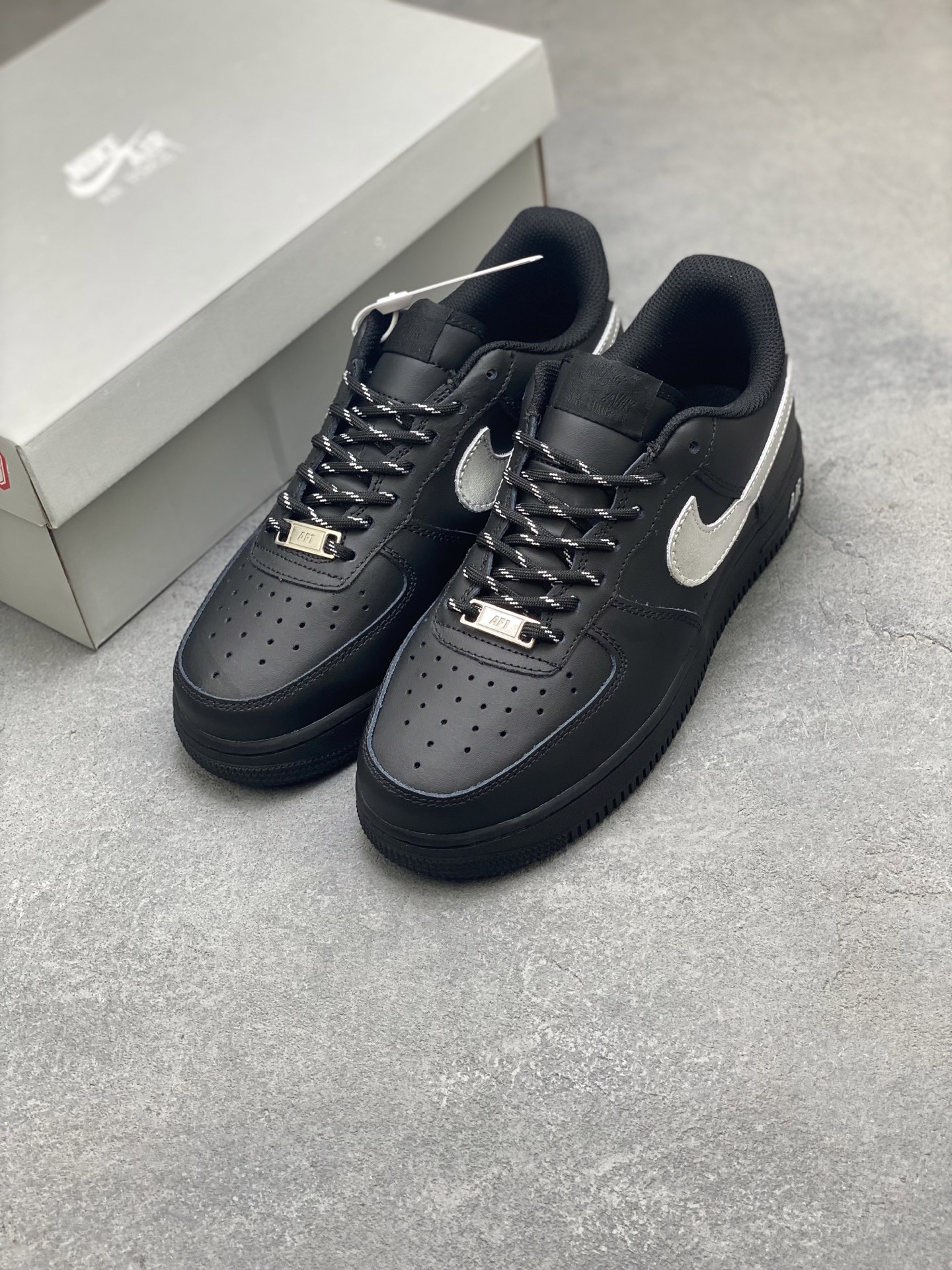 Nike Air Force 1 '07 Low Black/Silver Limited Edition Sneakers 9 i1756656642062 5310 0 7