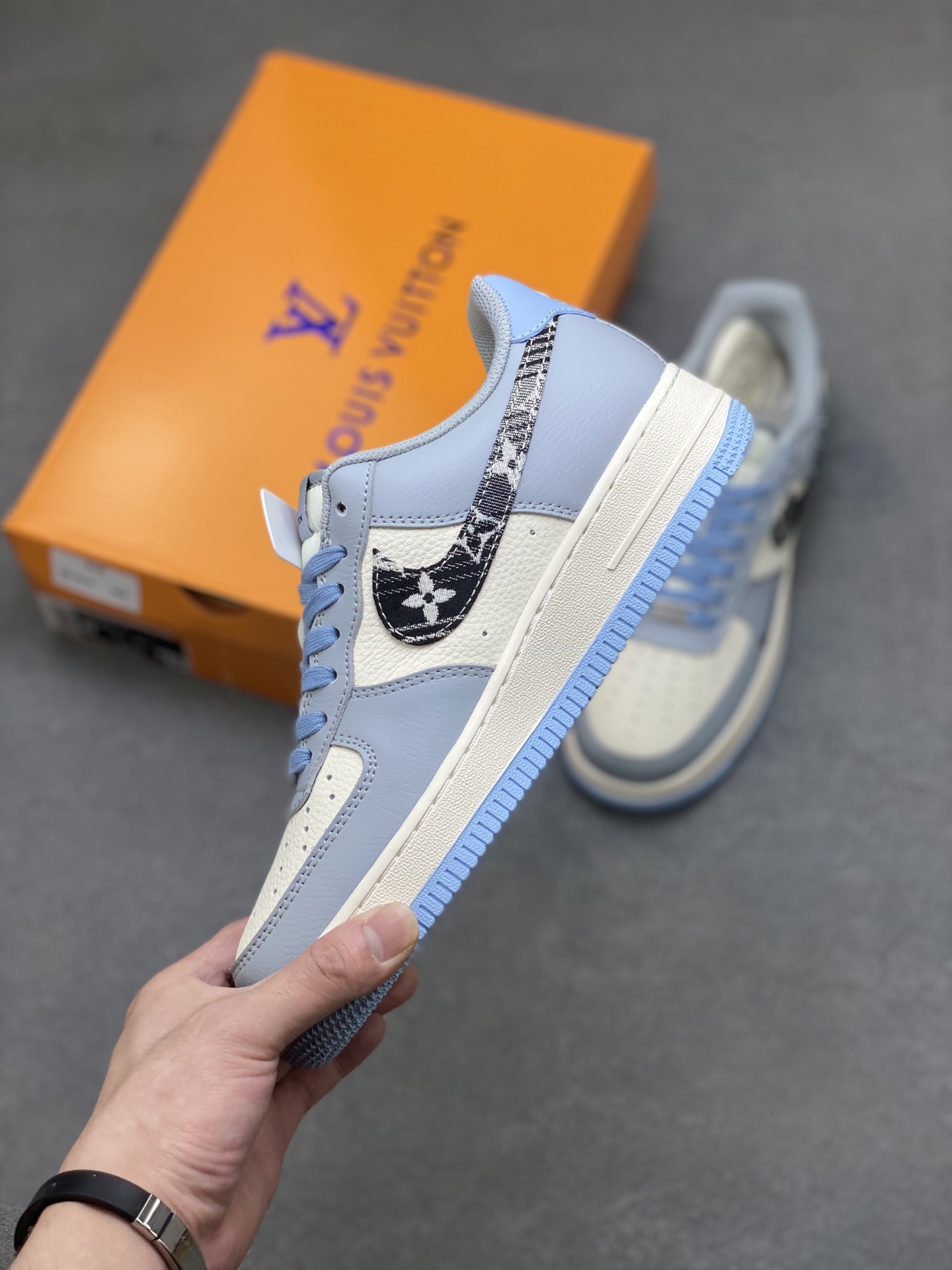 Nike Air Force 1 '07 Low - Limited Edition Sneakers (Louis Vuitton) 4 i1756829022685 8118 0 2