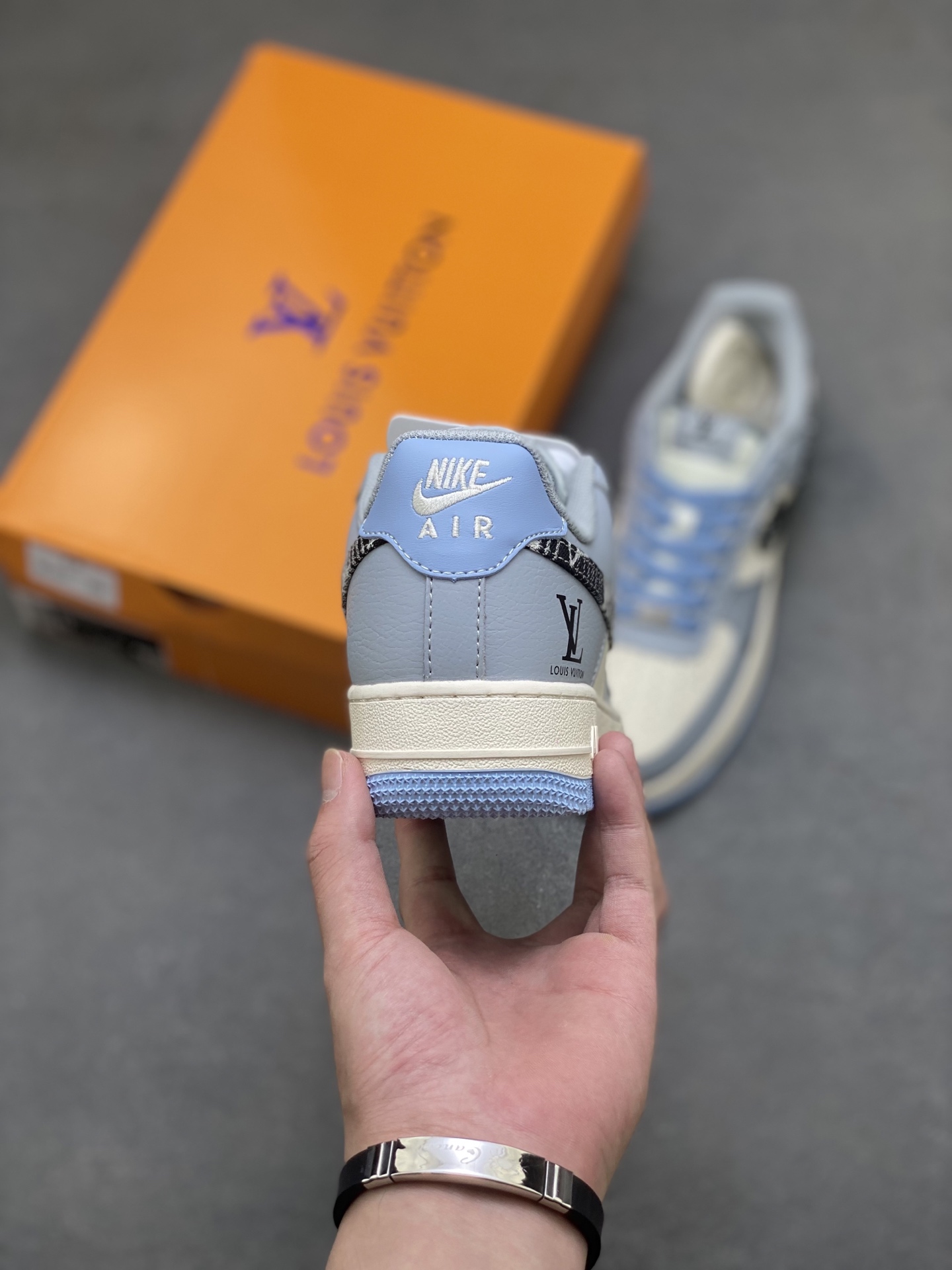 Nike Air Force 1 '07 Low - Limited Edition Sneakers (Louis Vuitton) 5 i1756829023374 633 0 3