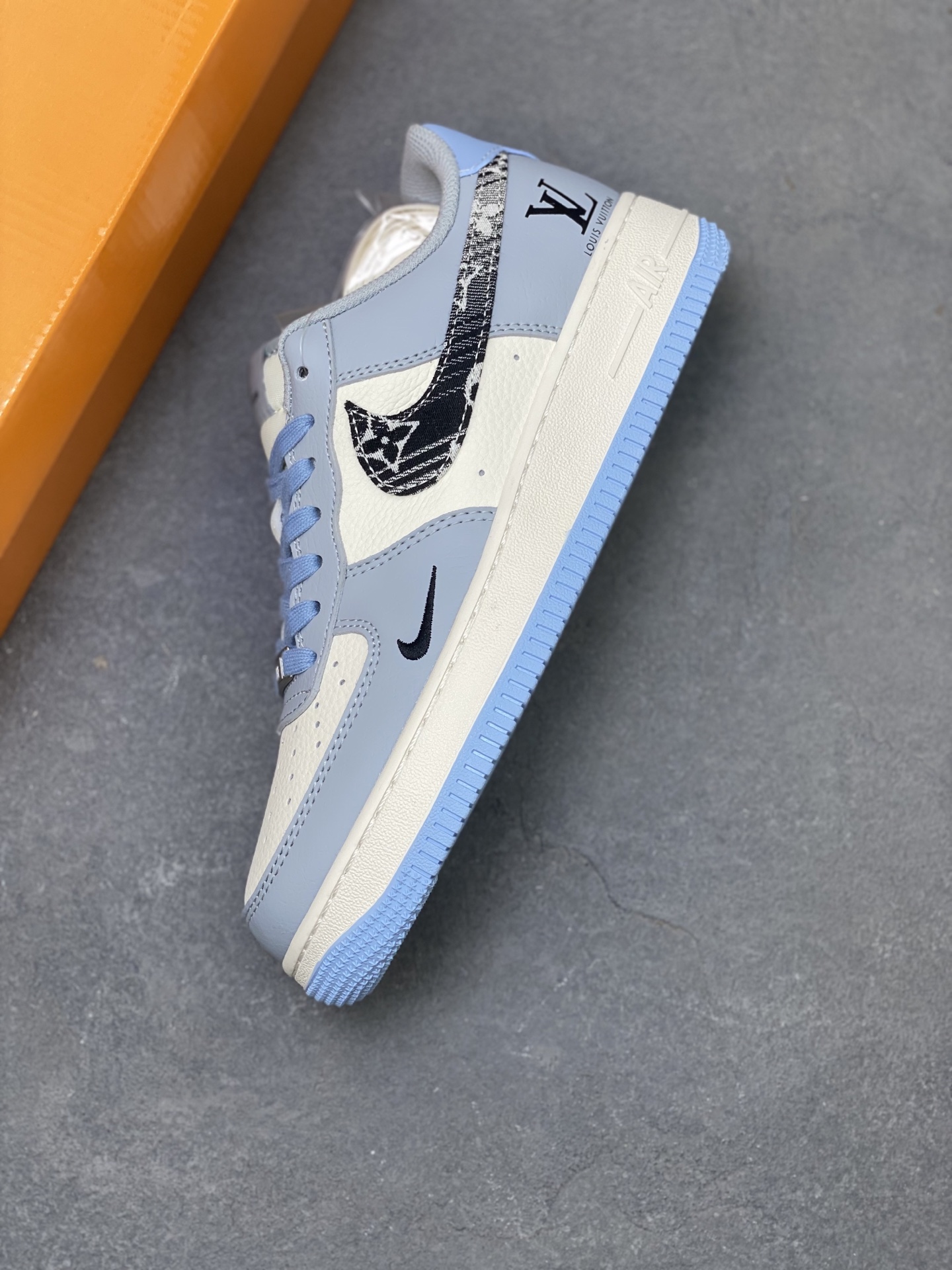 Nike Air Force 1 '07 Low - Limited Edition Sneakers (Louis Vuitton) 8 i1756829024427 1908 0 6