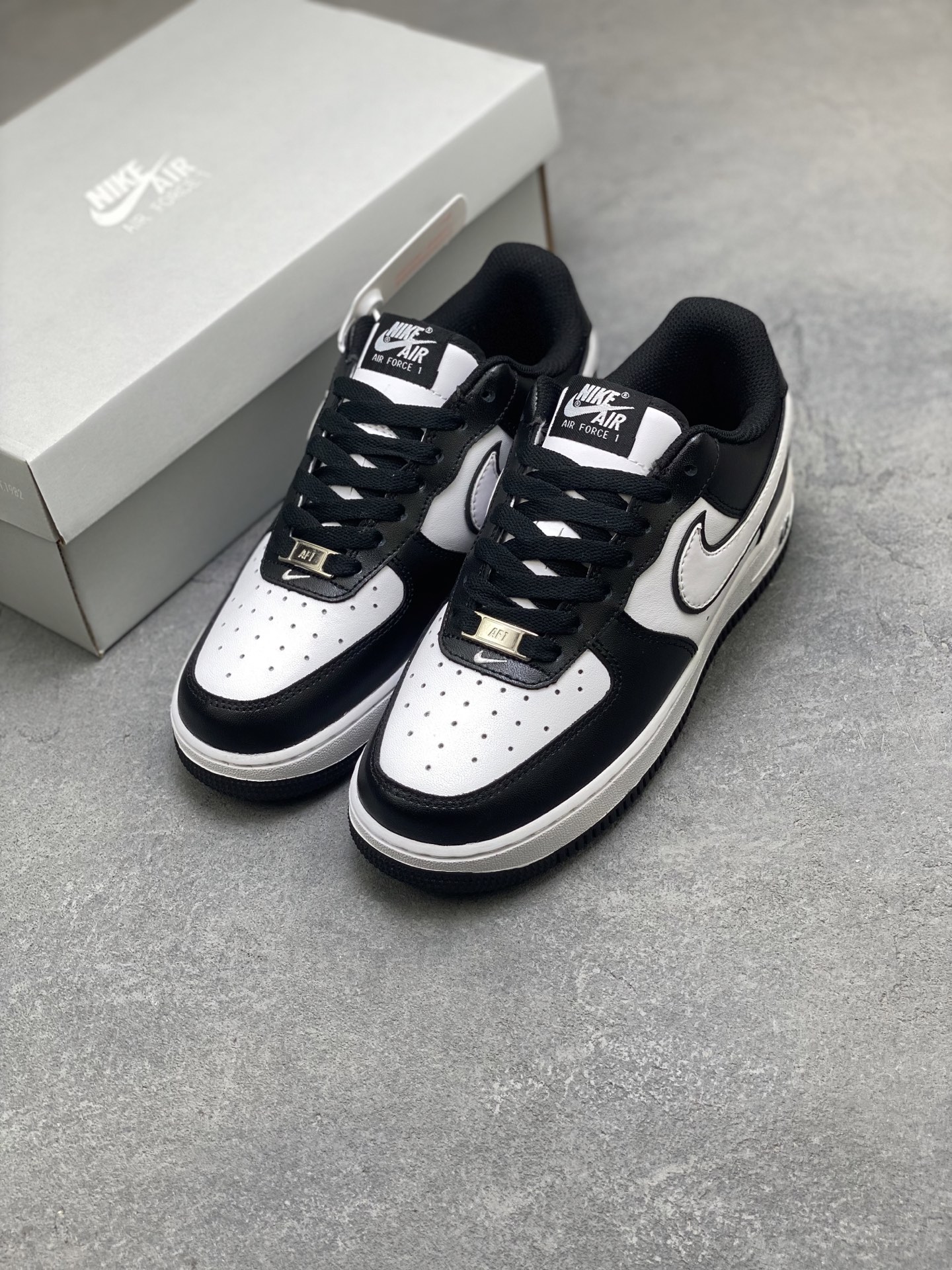 Nike Air Force 1 '07 Low-Top: Timeless Style, Ultimate Comfort - DV0788-001 9 i1757009646985 2668 0 7