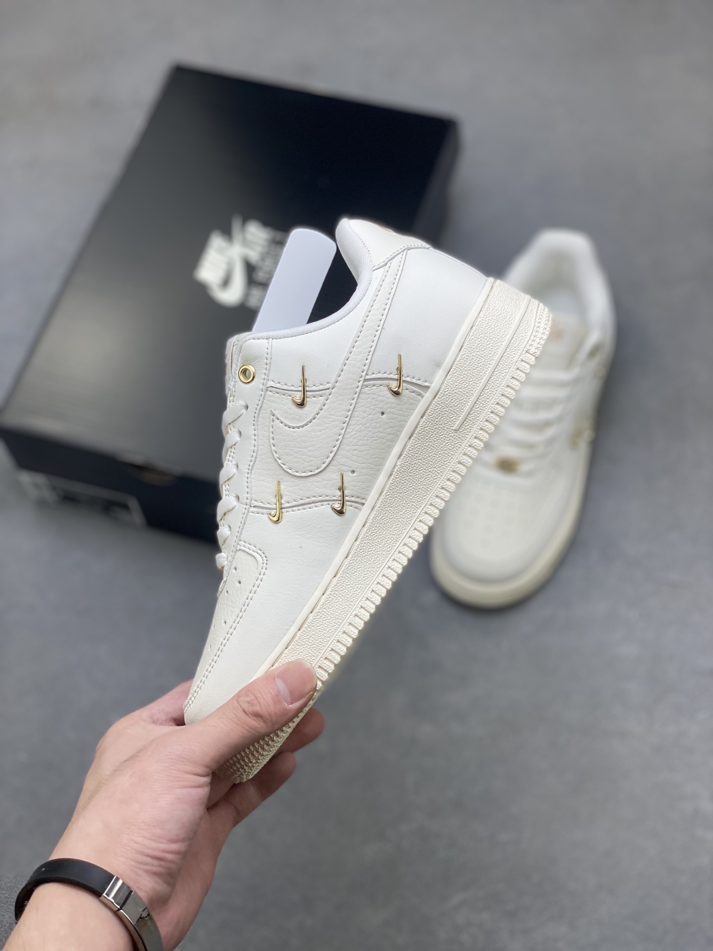 Nike Air Force 1 '07 Low-Top Sneakers - Versatile & Comfortable FV3654-111 4 i1757009843393 8720 0 2