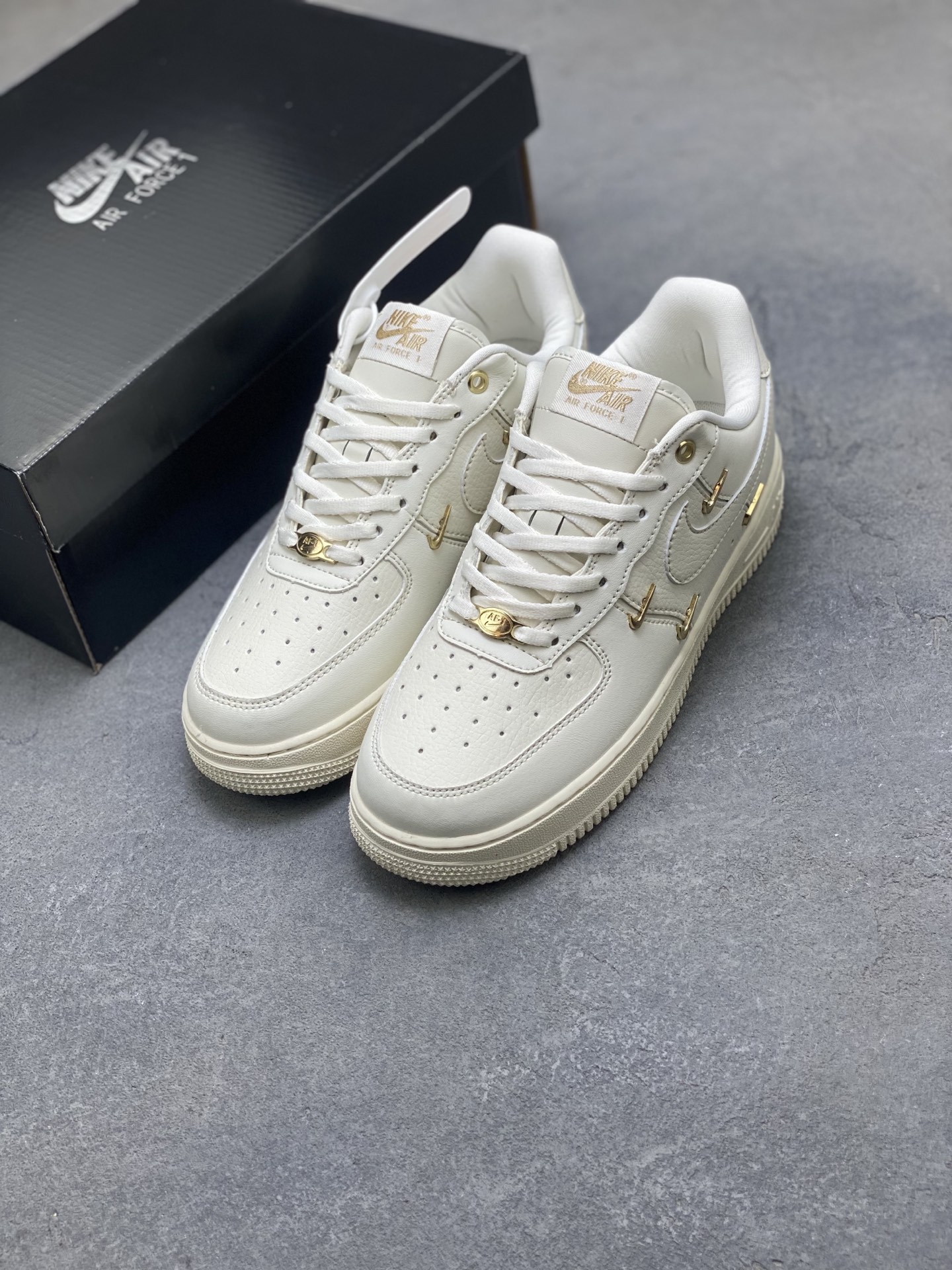 Nike Air Force 1 '07 Low-Top Sneakers - Versatile & Comfortable FV3654-111 9 i1757009858503 9505 0 7
