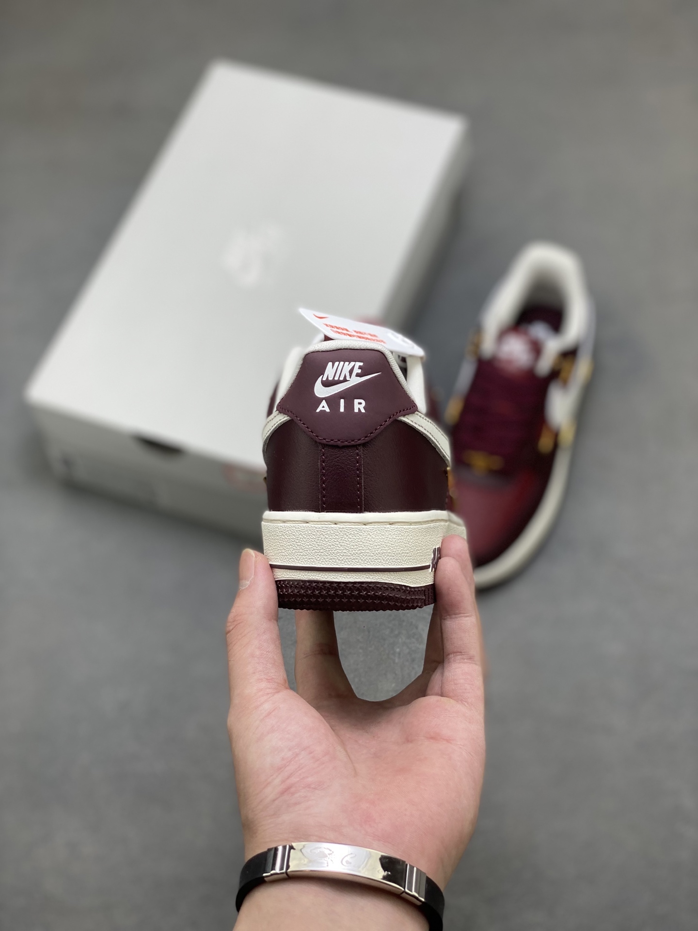 Nike Air Force 1 '07 Low Burgundy Sneakers with Gold Accents 5 i1757089187349 659 0 3