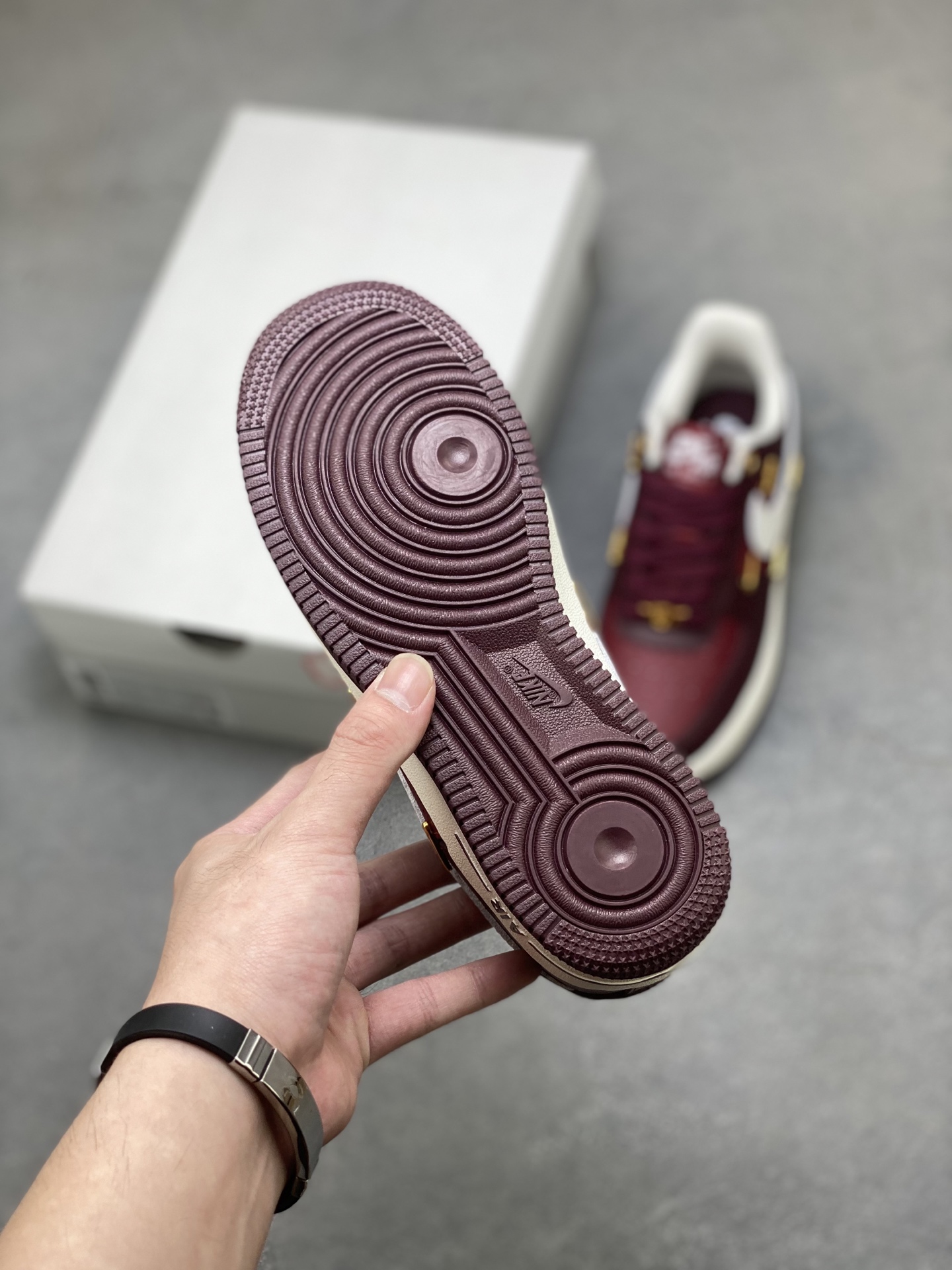 Nike Air Force 1 '07 Low Burgundy Sneakers with Gold Accents 7 i1757089190483 6395 0 5
