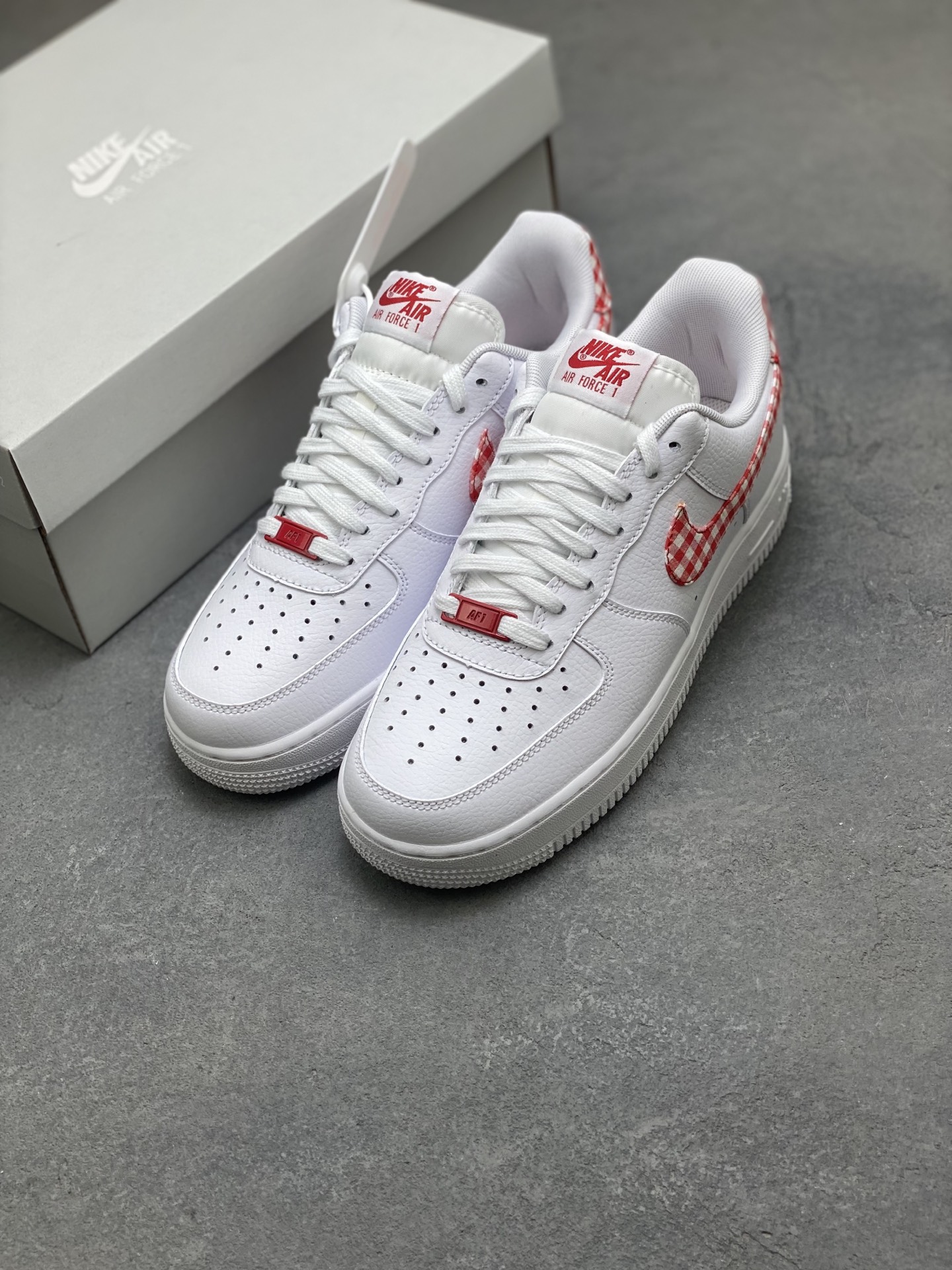 Nike Air Force 1 '07 Low White/Red Gingham Casual Sneakers DZ2784-101 9 i1757089537184 4263 0 7