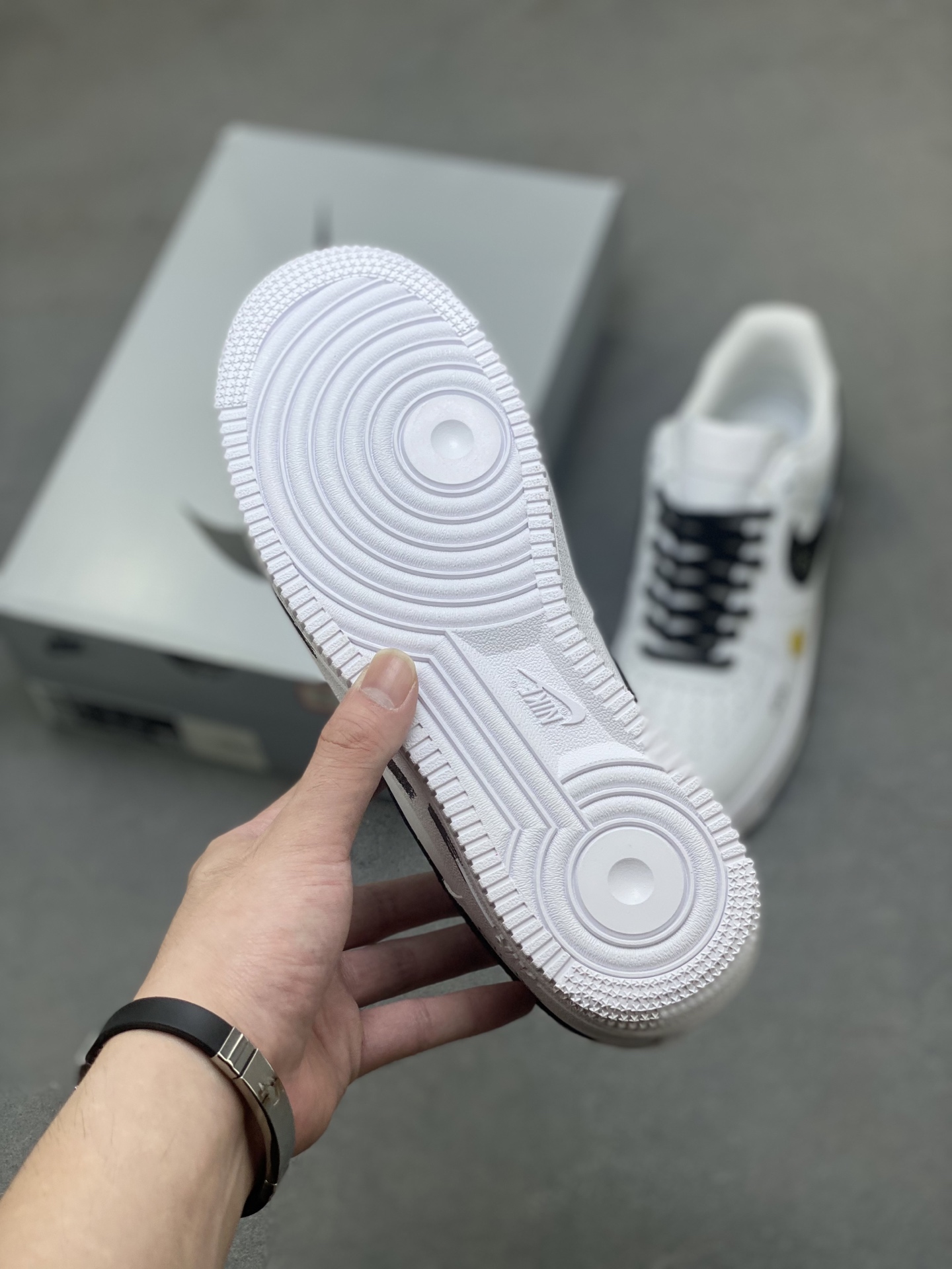 Nike Air Force 1 '07 Low Sneakers Limited Edition - Fashionable and Comfortable 7 i1757434228684 6920 0 5