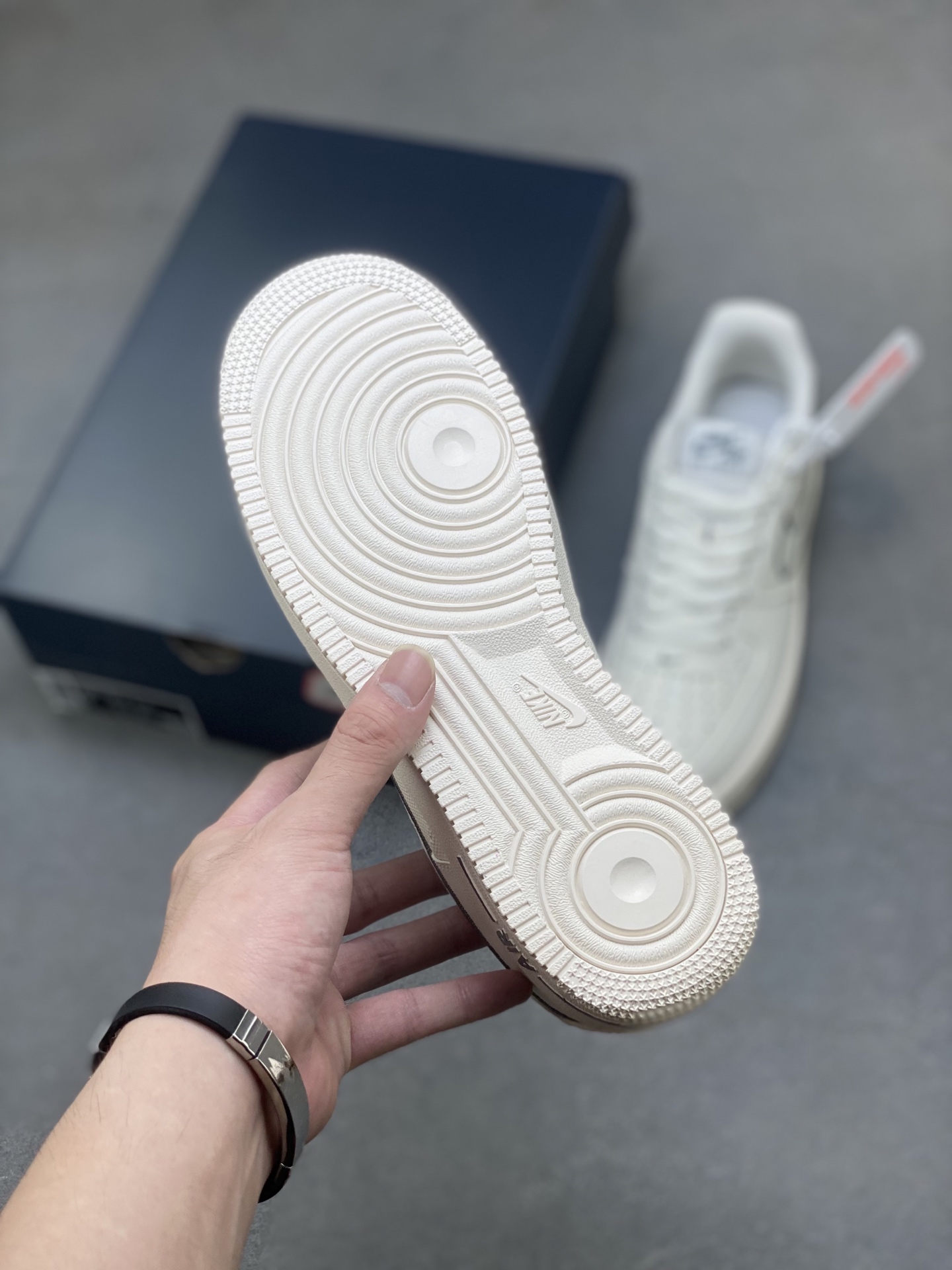 Nike Air Force 1 '07 Low White/Grey Stitch Sneakers IB7677-101 Limited Edition 7 i1757434311832 8096 0 5