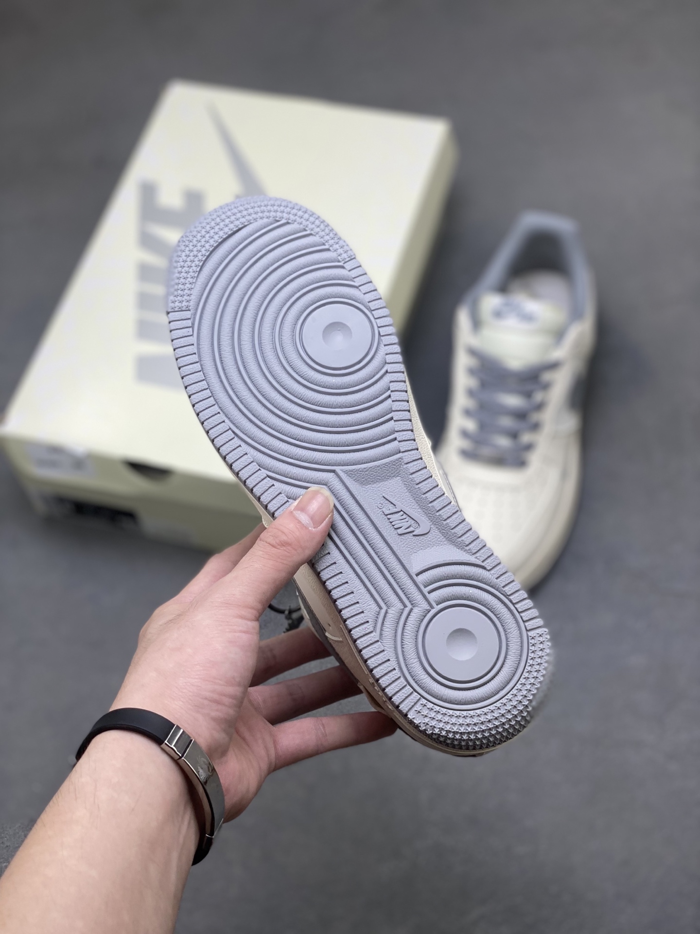 Nike Air Force 1 '07 Low Cream/Grey Limited Edition Sneakers 7 i1757692867382 8962 0 5