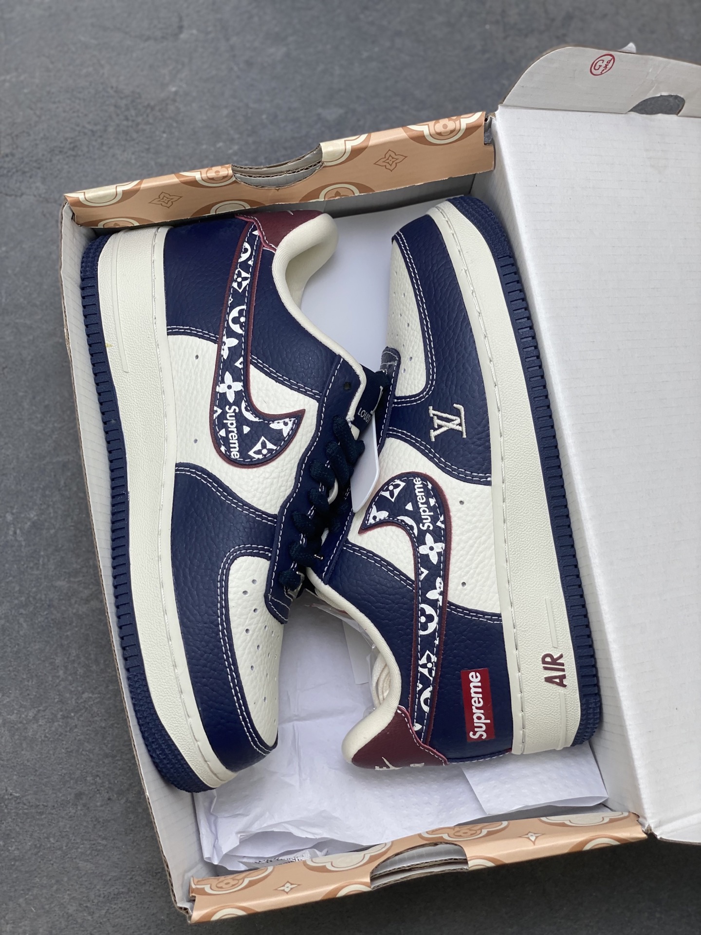 Nike Air Force 1 '07 Low Louis Vuitton Supreme Navy Leather Sneakers 10 i1757692962080 8696 0 8