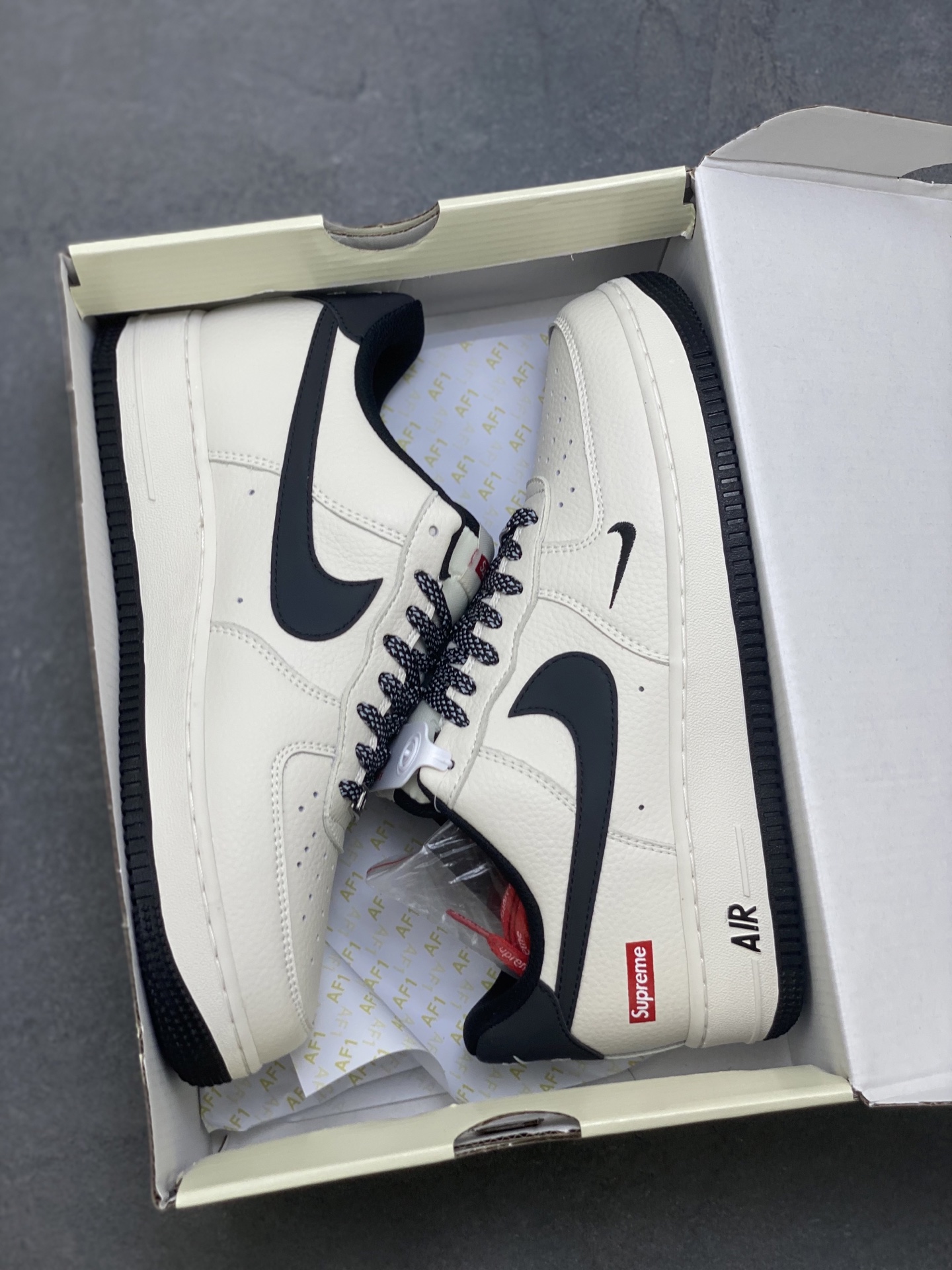 Nike X Supreme Air Force 1 '07 Low Sneakers - Limited Edition 9 i1757780303717 5537 0 8