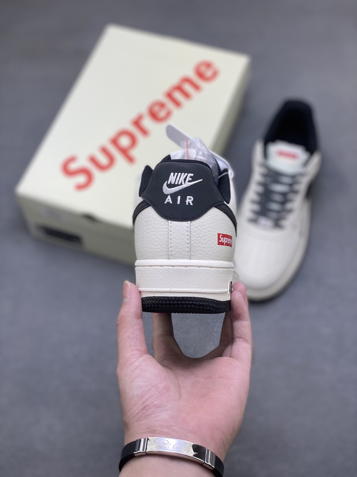 Nike X Supreme Air Force 1 '07 Low Sneakers - Limited Edition 4 i1757780304069 9104 0 3