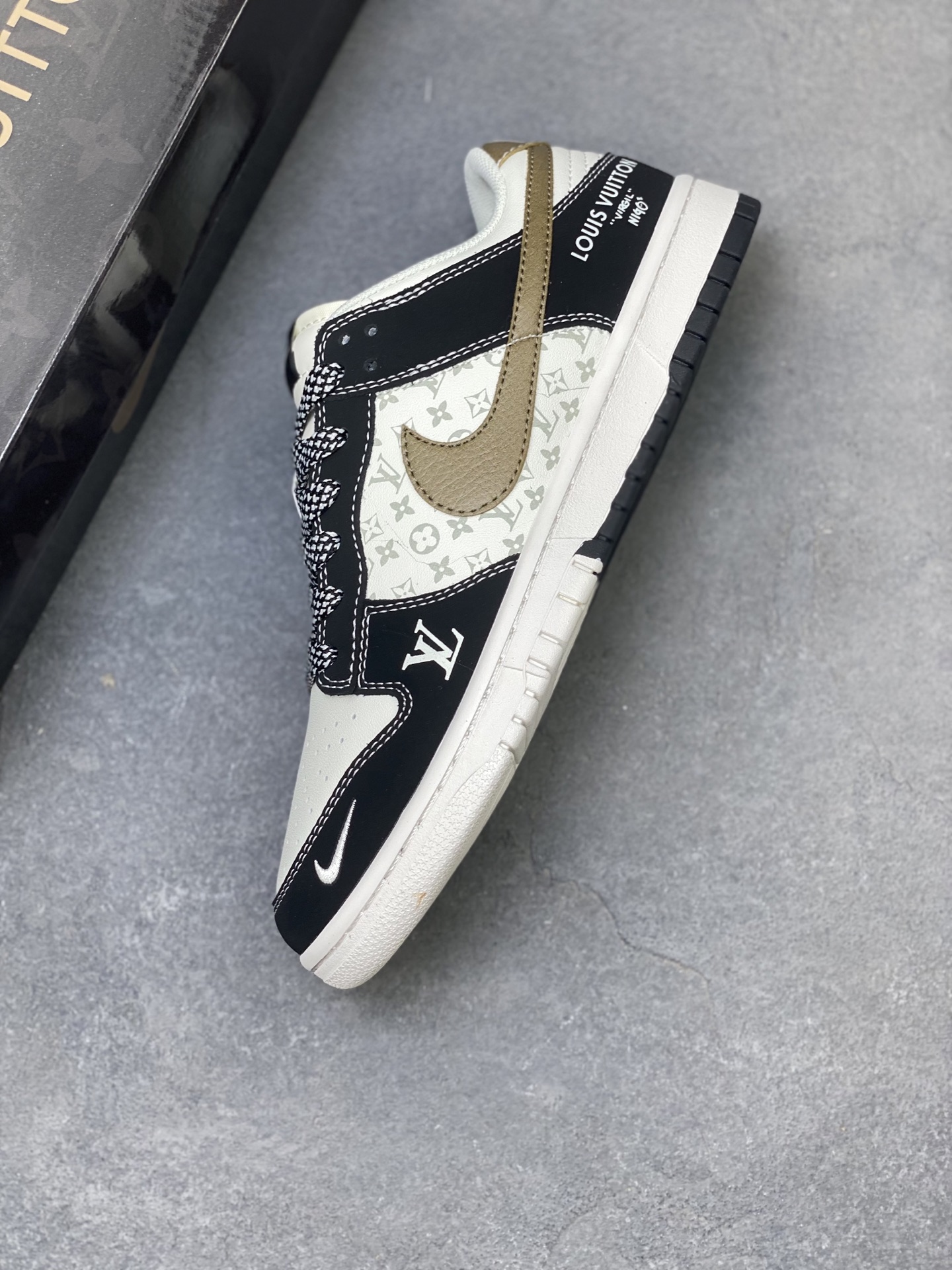 Nike SB Dunk Low Louis Vuitton Custom Sneakers - Limited Edition Style 7 i1757780592023 8354 0 6