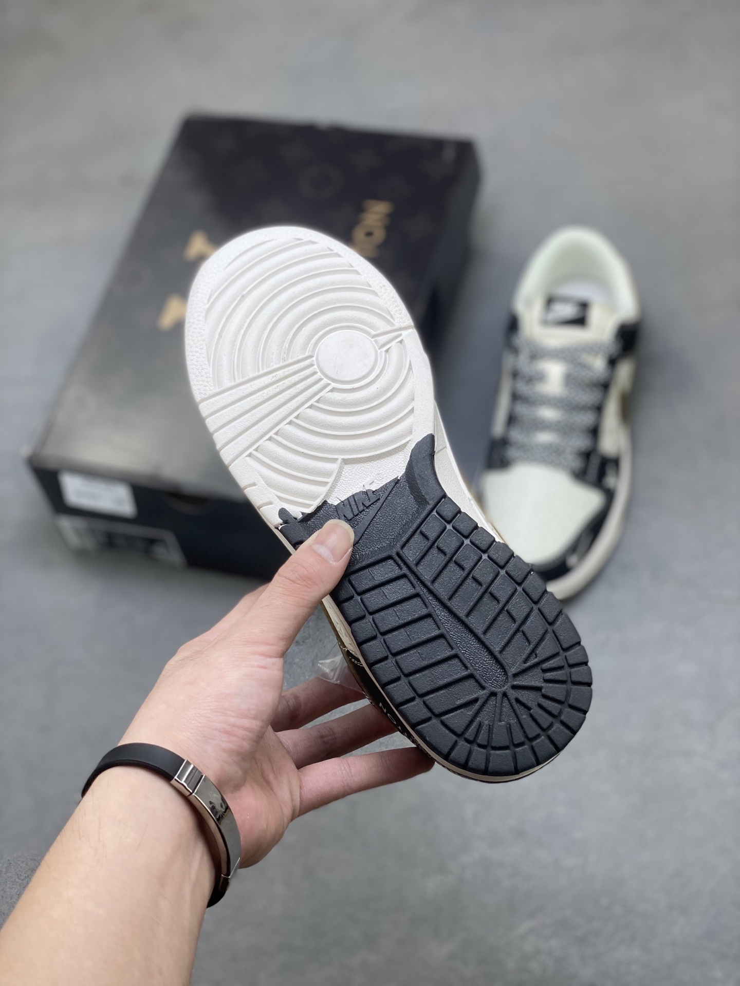 Nike SB Dunk Low Louis Vuitton Custom Sneakers - Limited Edition Style 6 i1757780592050 9008 0 5