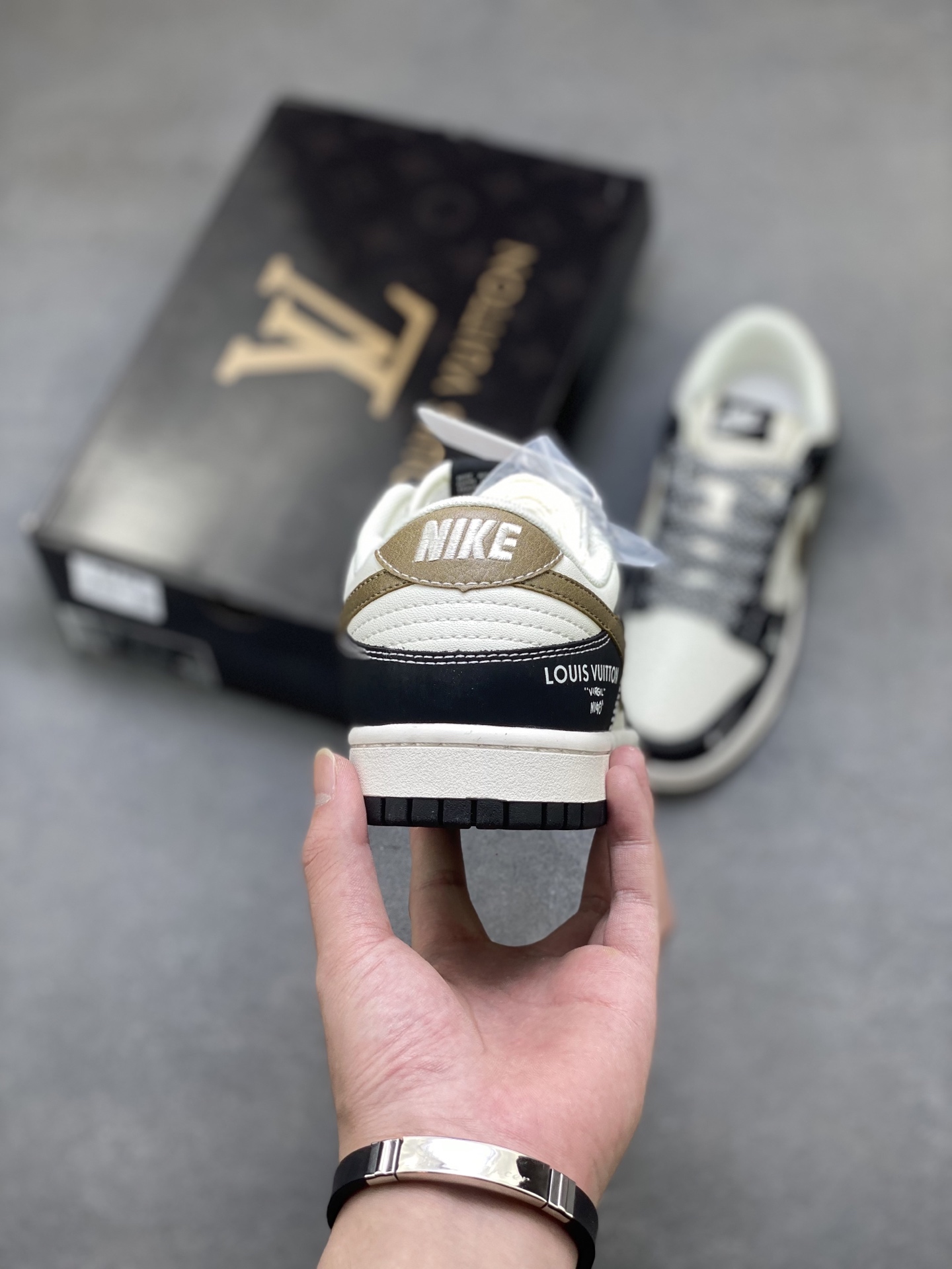 Nike SB Dunk Low Louis Vuitton Custom Sneakers - Limited Edition Style 4 i1757780595109 6855 0 3