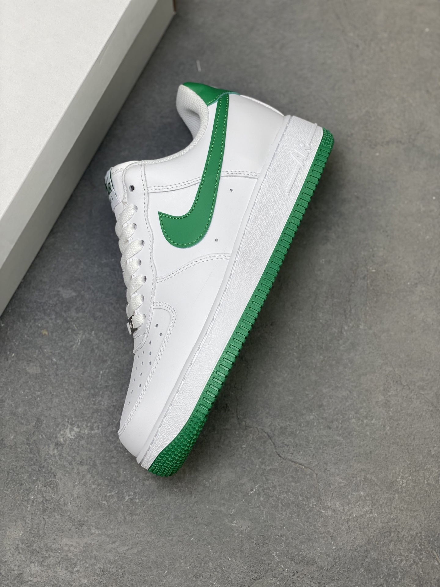Nike Air Force 1 '07 Low White Green Sneakers - Limited Edition 8 i1757866314343 1002 0 6