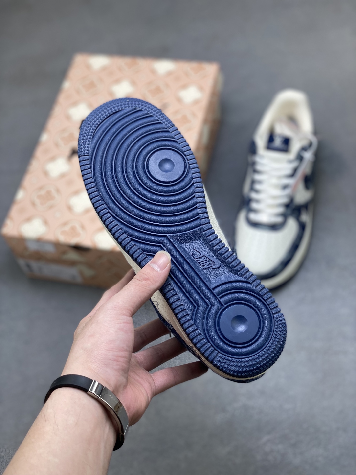 Nike Air Force 1 '07 Low Louis Vuitton Custom Sneakers - Limited Edition 7 i1758038769970 1961 0 5