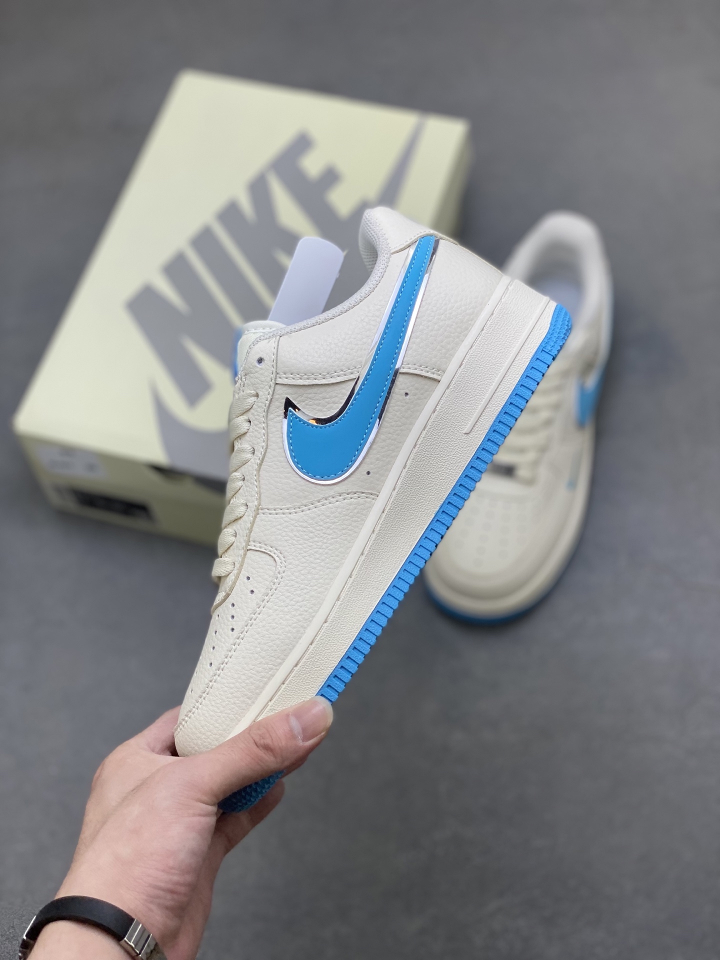 Nike Air Force 1 '07 Low Ivory/Blue Stitch Sneakers BZ6880-106 4 i1758126058899 1394 0 2