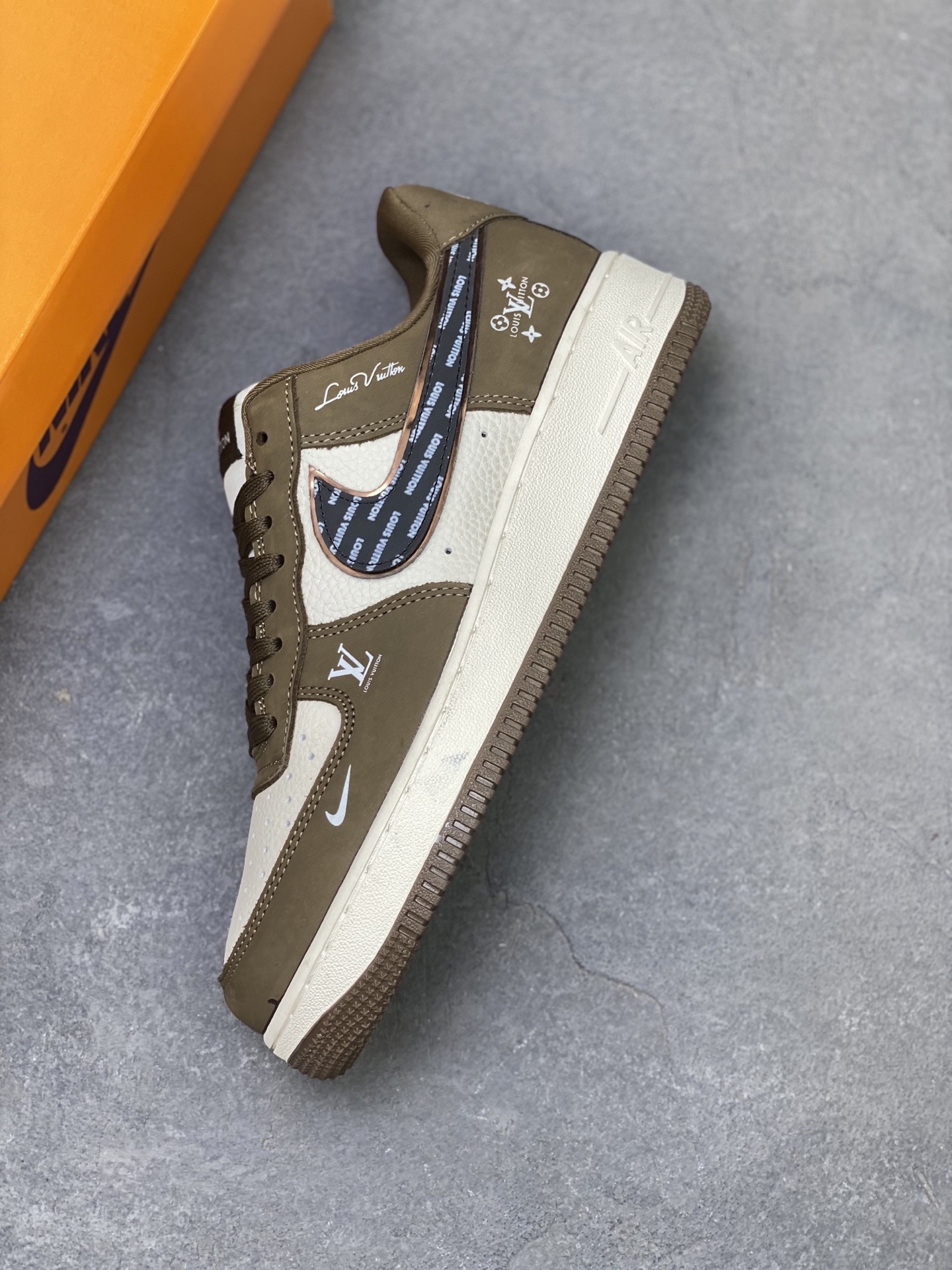 Nike Air Force 1 '07 Low Brown Casual Shoes Limited Edition 8 i1758126180024 542 0 6