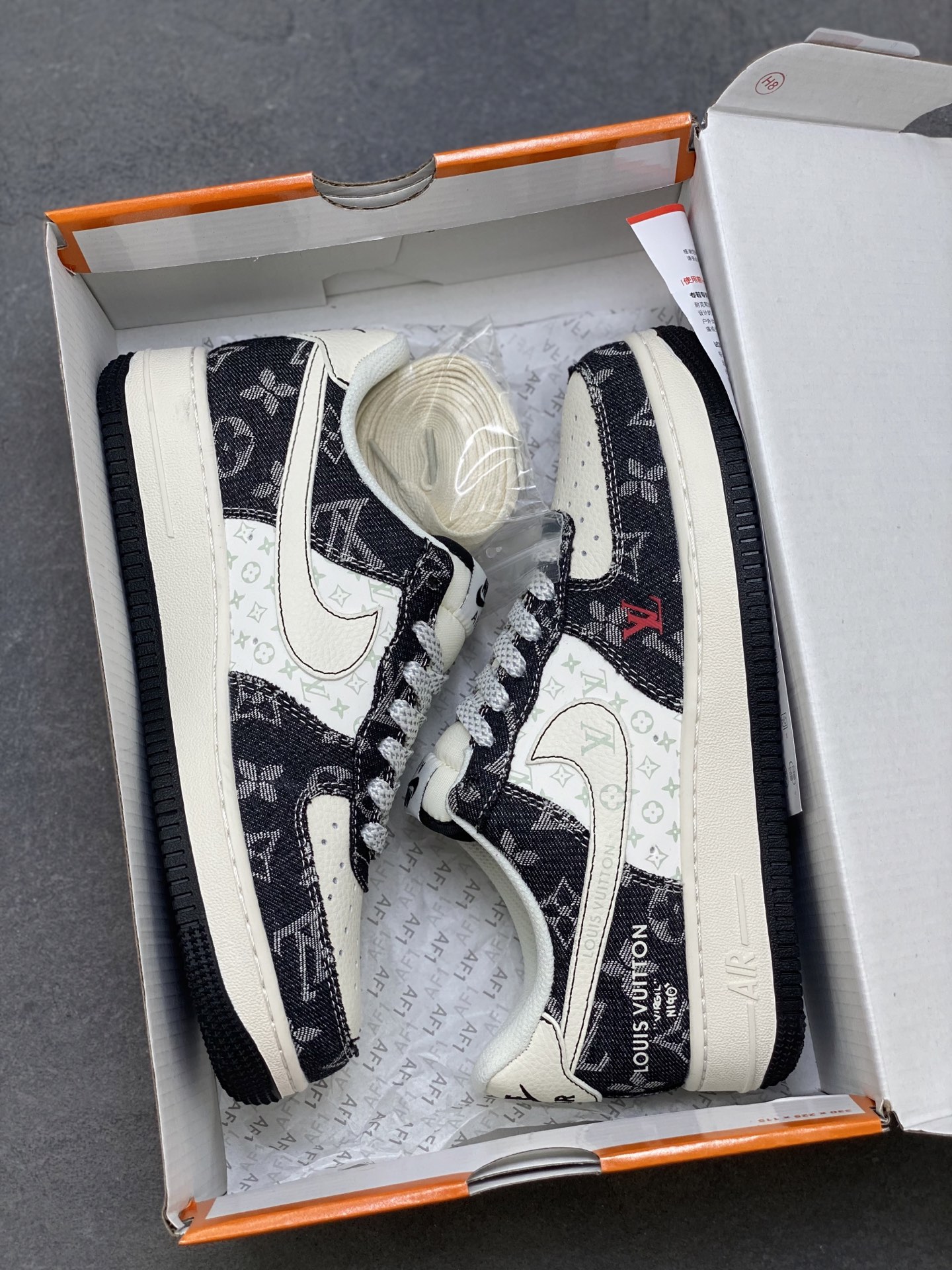 💰350
海外限量发售！NIke Air Force 1 '07 Lo 空军一号低帮 运动鞋 休闲鞋 折边针车 工艺难度大 原楦头原纸板 原装鞋盒 定制金配件 内置全掌气垫 原厂鞋底 
货号:Z9588-815
ize：36 36.5 37.5 38 38.5 39 40 40.5 41 42 42.5 43 44 44.5 45