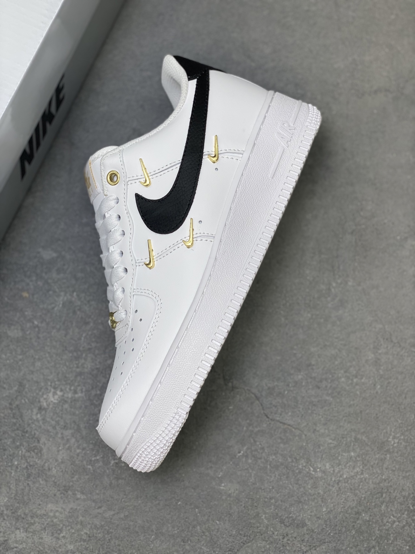 Nike Air Force 1 '07 Low White/Black Limited Edition Sneakers 8 i1758298775000 1415 0 6