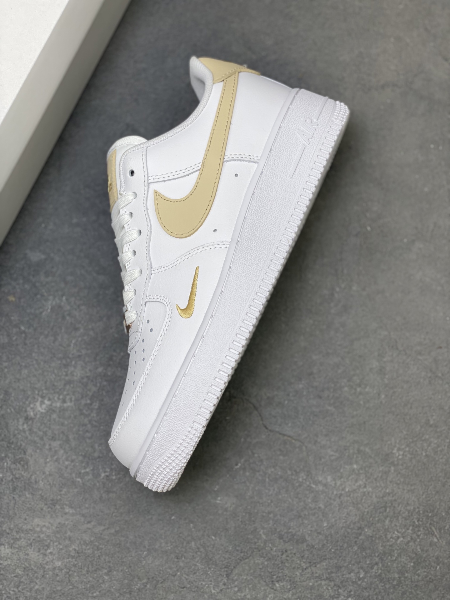 Nike Air Force 1 Low White Gold Honeycomb Cushioning - CZ0270-105 8 i1758471015822 4163 0 6