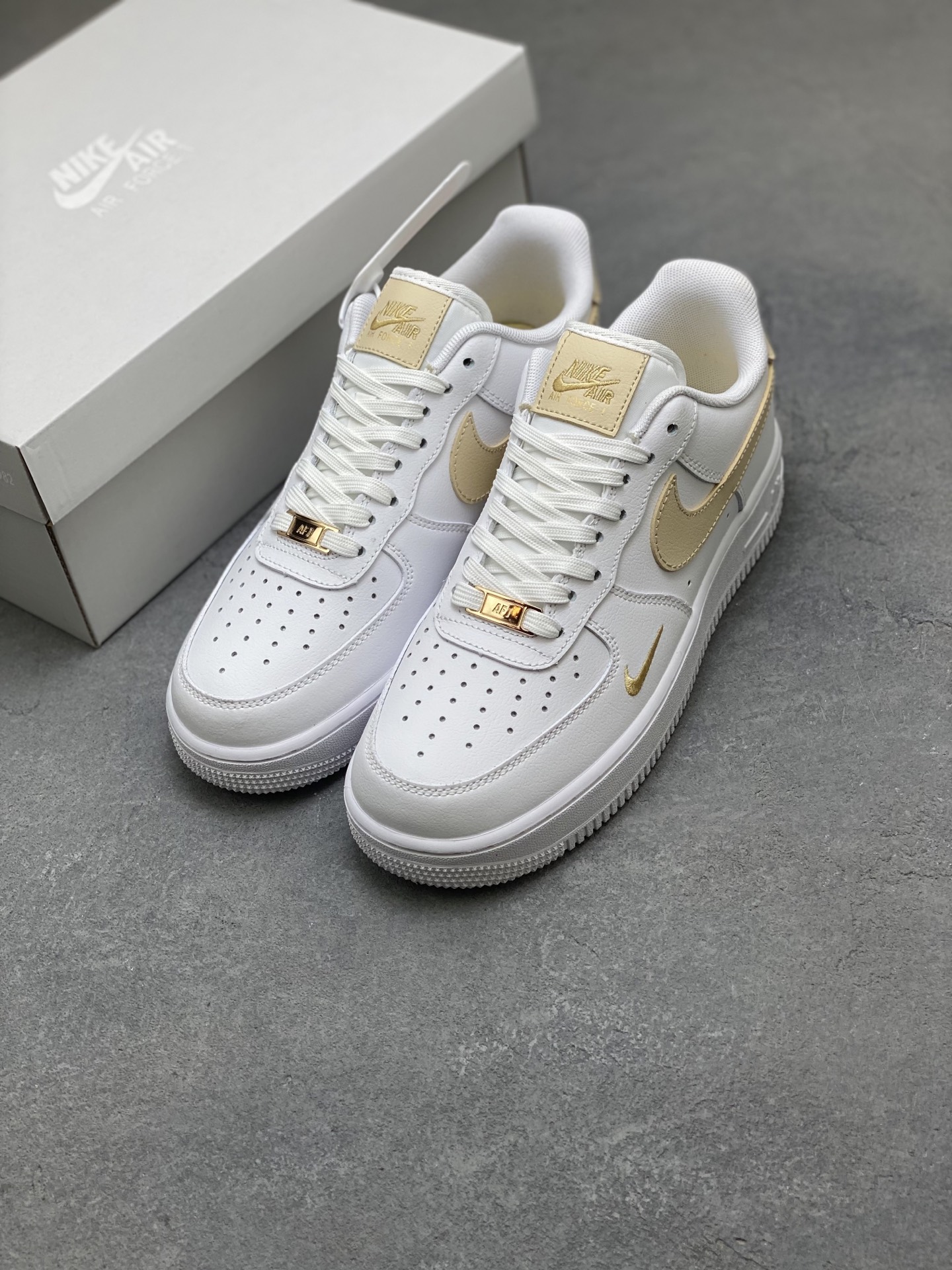 Nike Air Force 1 Low White Gold Honeycomb Cushioning - CZ0270-105 9 i1758471018017 5088 0 7