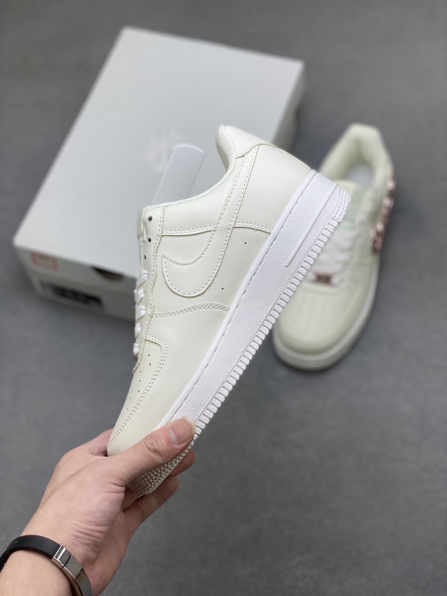 Nike Air Force 1 Low: Ivory, Honeycomb Cushion, Original Design 4 i1758471047979 9572 0 2