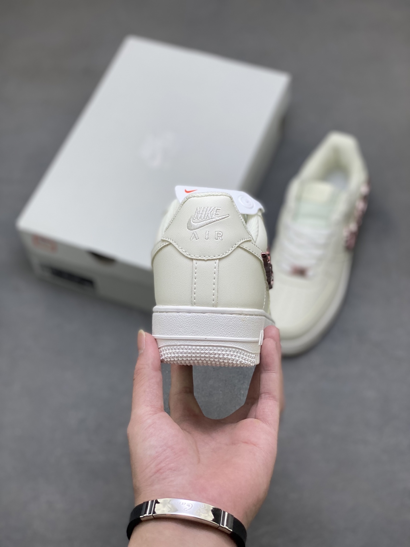 Nike Air Force 1 Low: Ivory, Honeycomb Cushion, Original Design 5 i1758471048009 1717 0 3