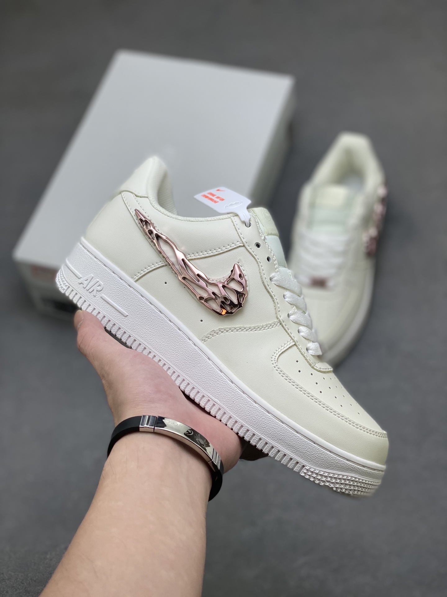 Nike Air Force 1 Low: Ivory, Honeycomb Cushion, Original Design 2 i1758471048024 3773 0 0
