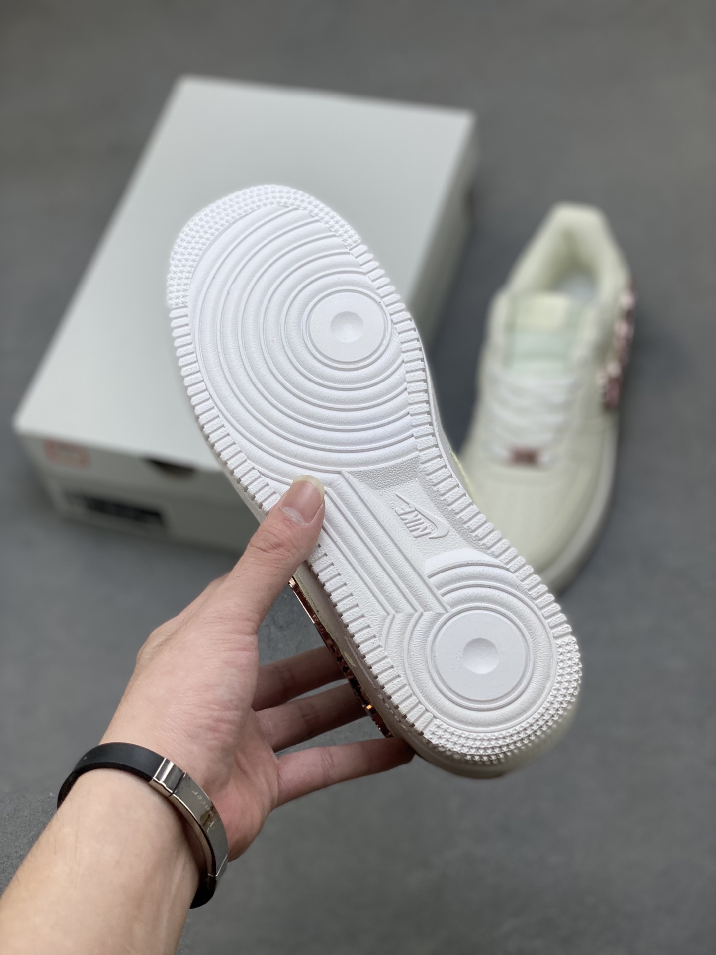 Nike Air Force 1 Low: Ivory, Honeycomb Cushion, Original Design 7 i1758471050152 1824 0 5