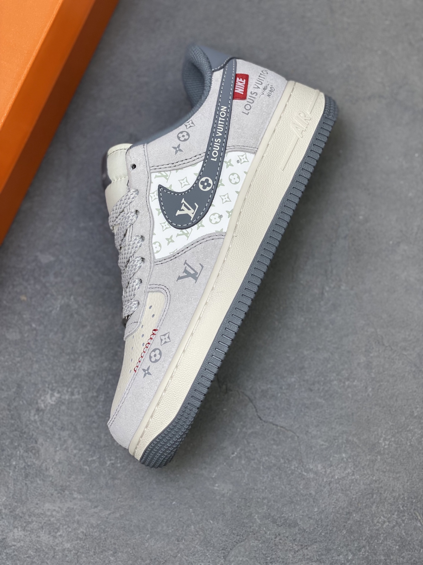 Nike Air Force 1 '07 Low Custom Louis Vuitton Sneakers Limited Edition 8 i1758558051513 6870 0 6