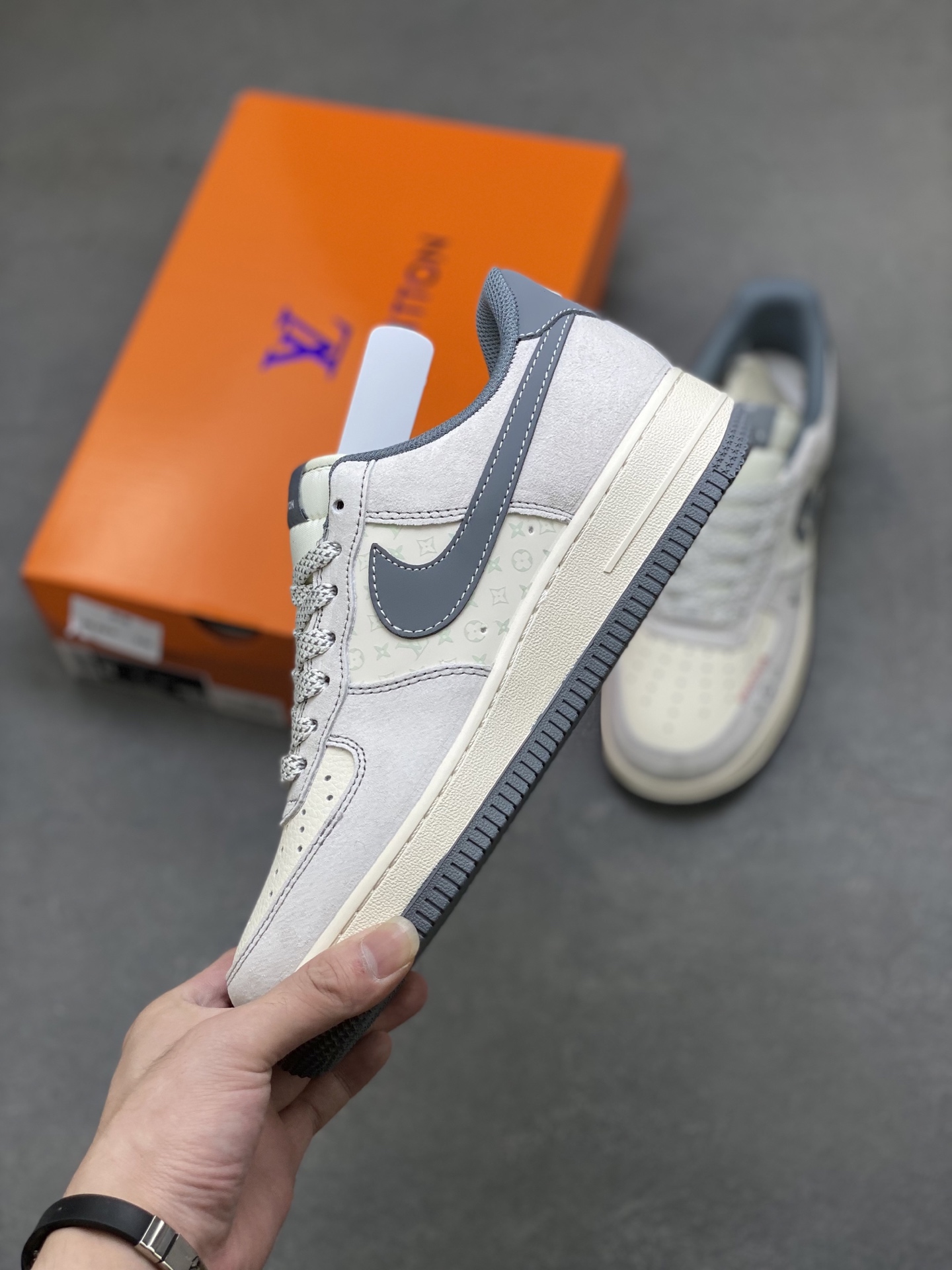 Nike Air Force 1 '07 Low Custom Louis Vuitton Sneakers Limited Edition 4 i1758558053832 9722 0 2