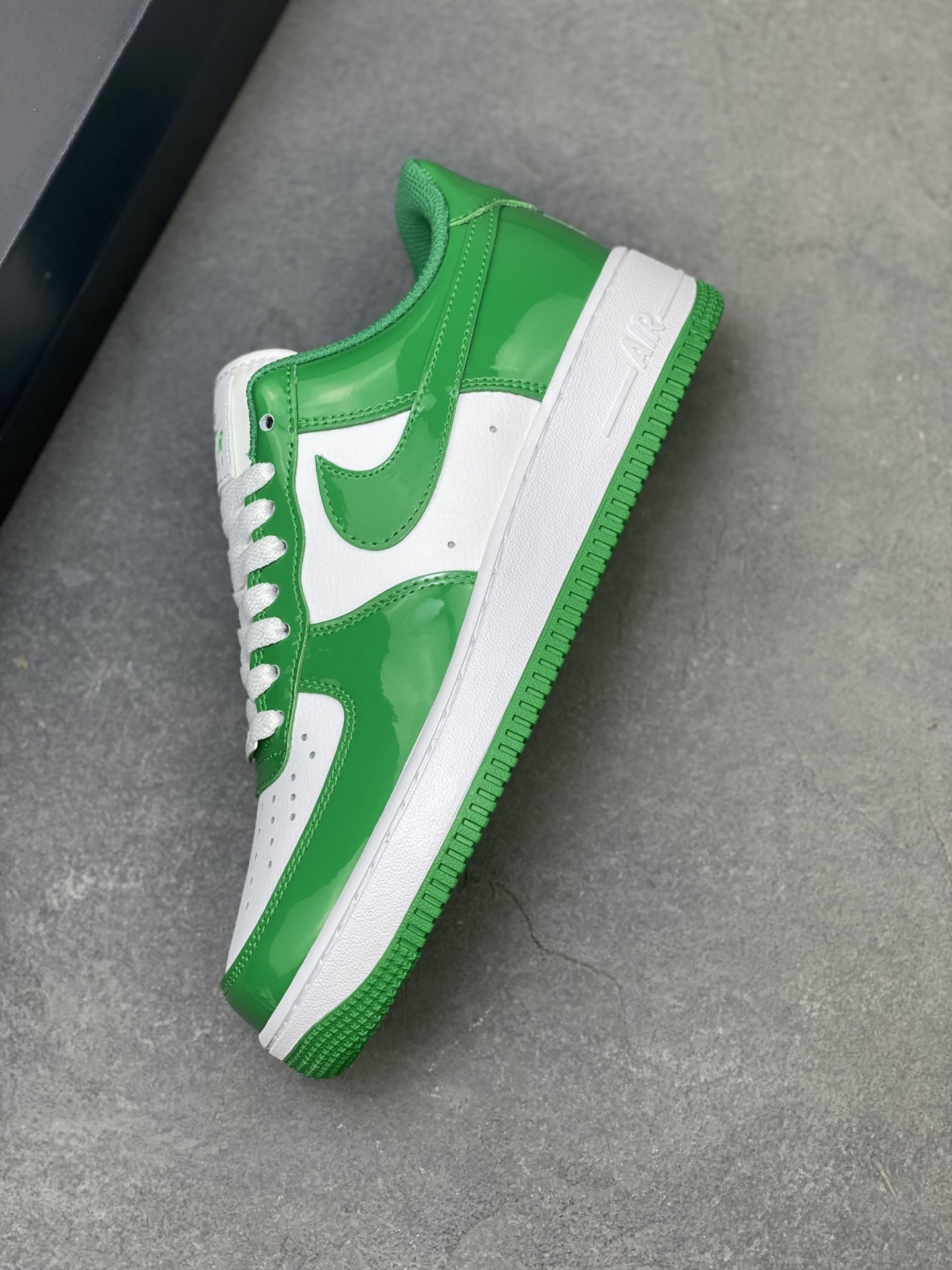 Nike Air Force 1 '07 Low Green/White Leather Sneakers - Limited Edition 8 i1758558156845 2824 0 6