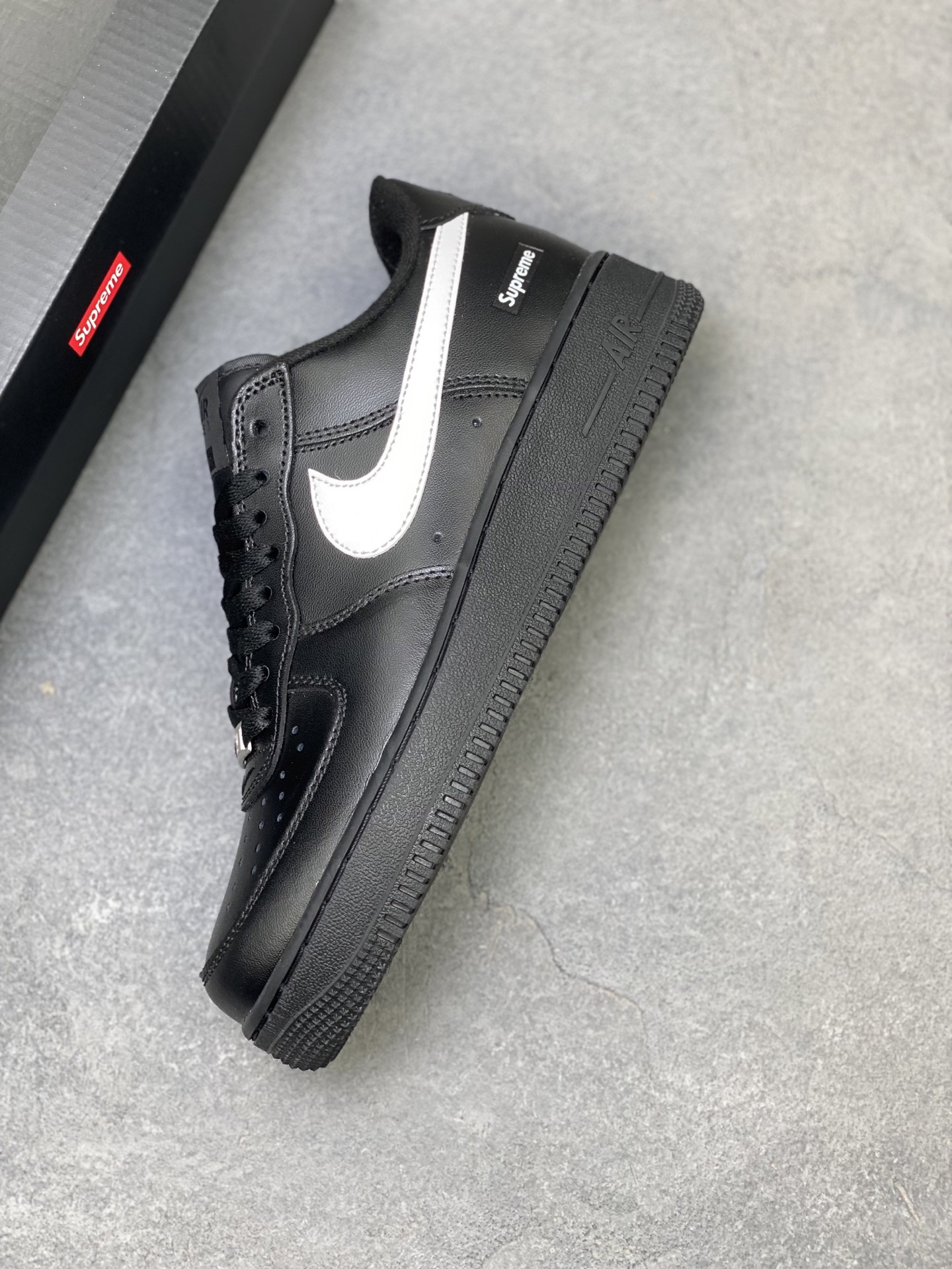 Nike Air Force 1 '07 Low Black/White Supreme Edition Sneakers 8 i1758644033323 8658 0 6