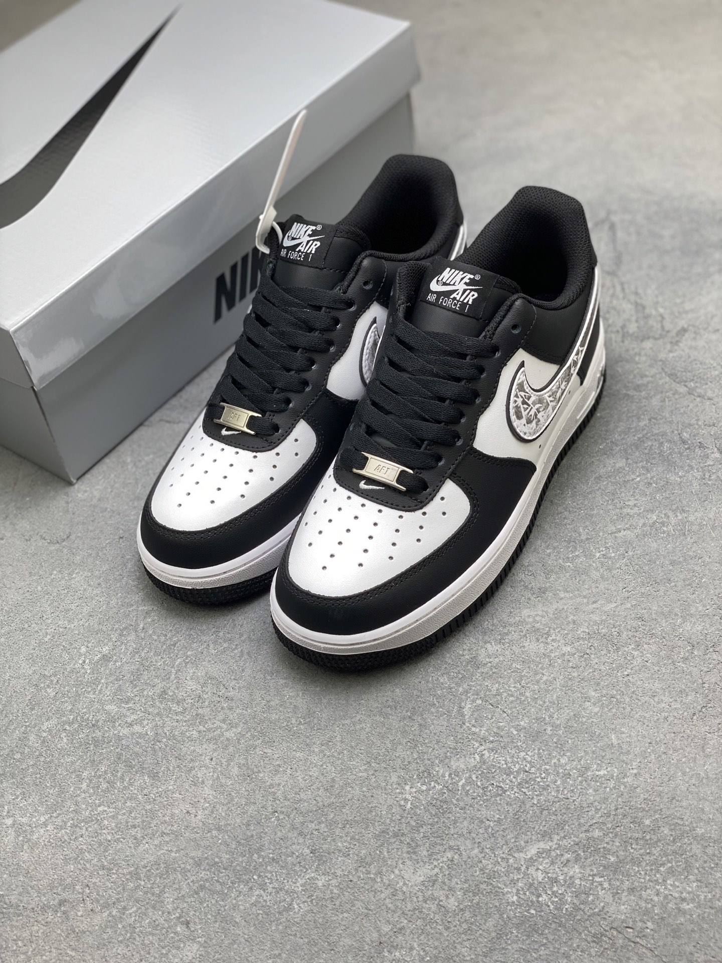 Nike Air Force 1 '07 Low Black/White Limited Edition Sneakers 9 i1758730044407 4628 0 7