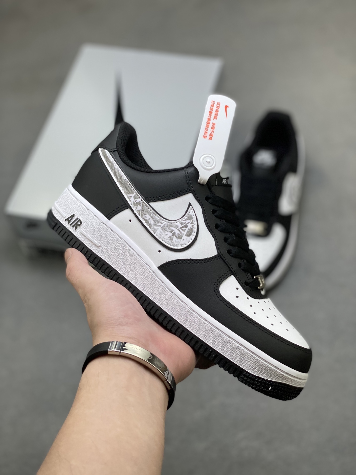 Nike Air Force 1 '07 Low Black/White Limited Edition Sneakers 2 i1758730046938 3703 0 0