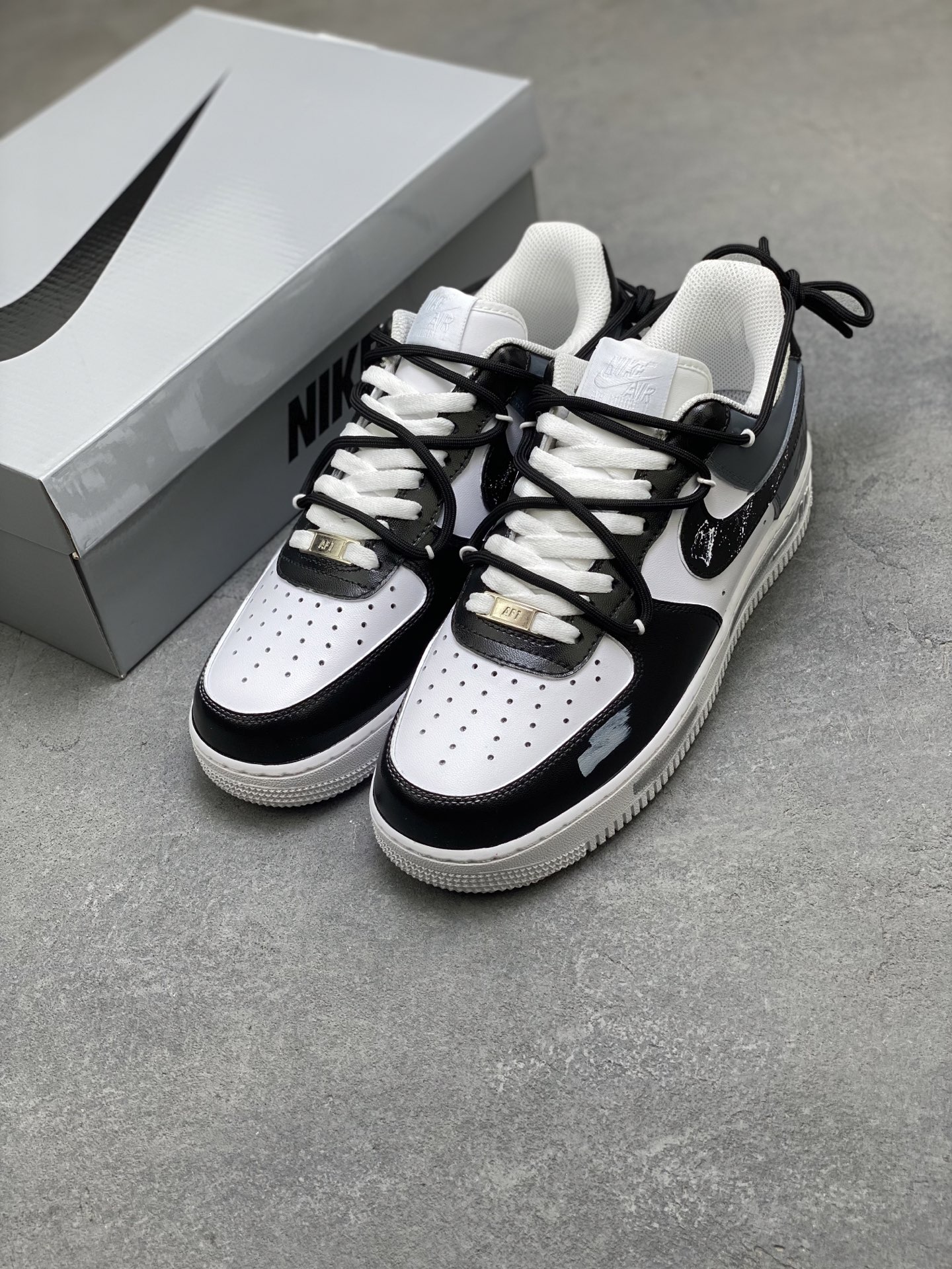 Nike Air Force 1 '07 Low Black White Sneakers CW2288-111 Limited Edition 9 i1758730104000 7199 0 7