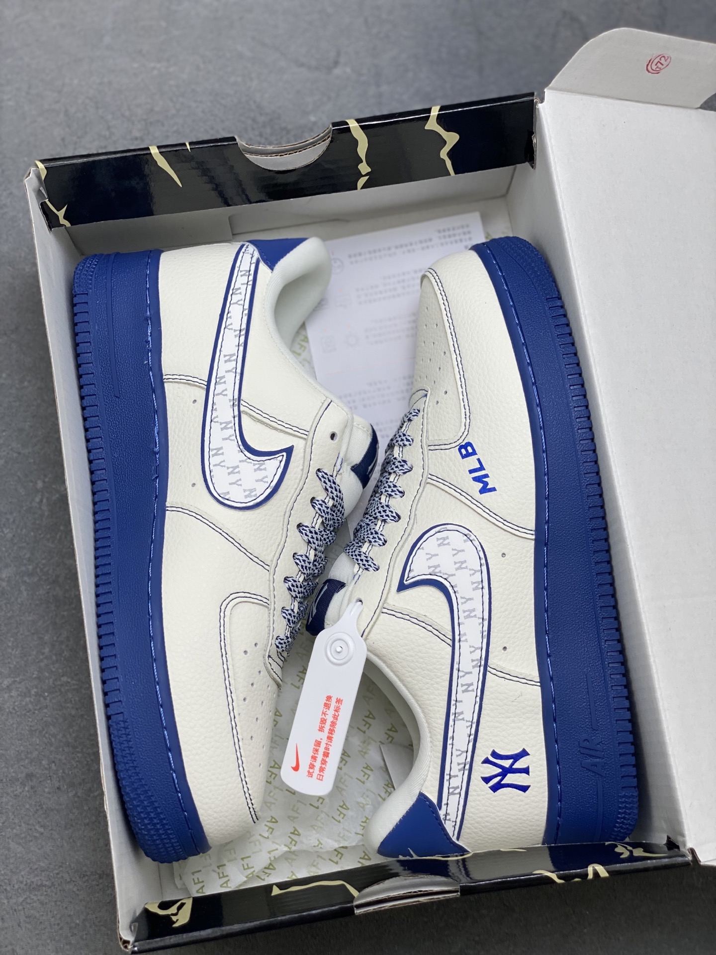 Nike Air Force 1 '07 Low MLB New York Yankees Edition Sneakers 10 i1758817020168 3762 0 8