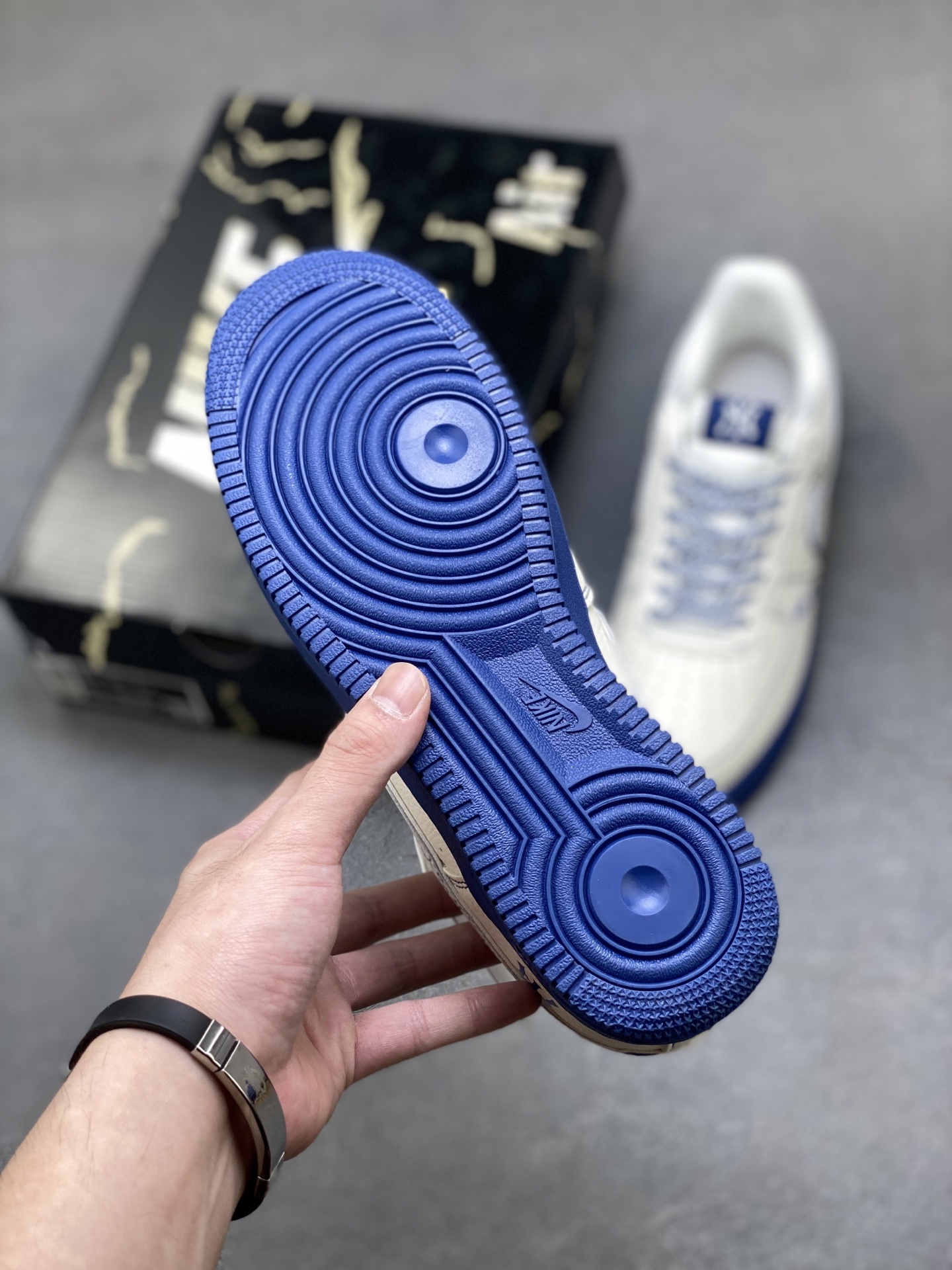 Nike Air Force 1 '07 Low MLB New York Yankees Edition Sneakers 7 i1758817020243 1240 0 5