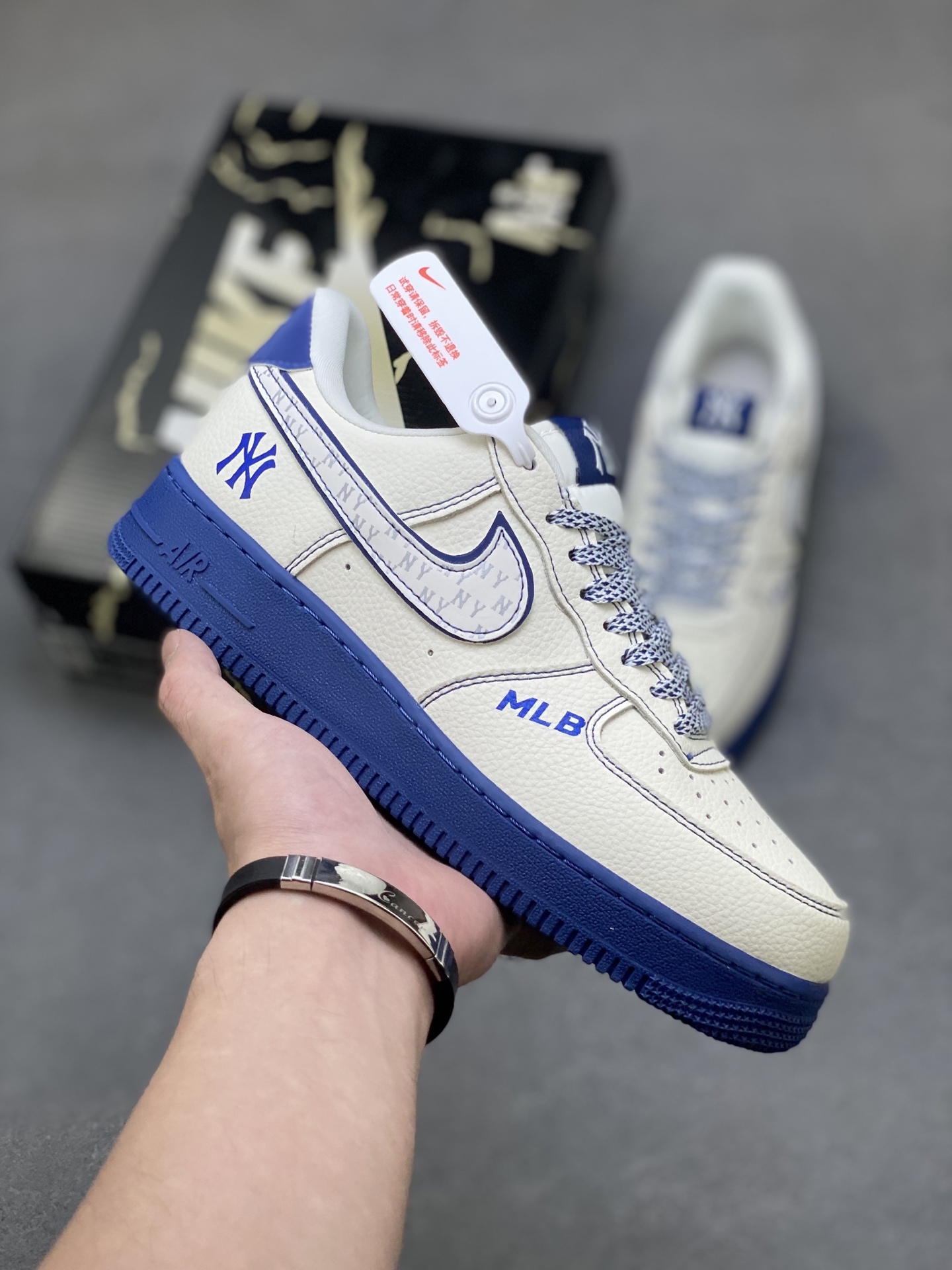 Nike Air Force 1 '07 Low MLB New York Yankees Edition Sneakers 2 i1758817020245 6259 0 0